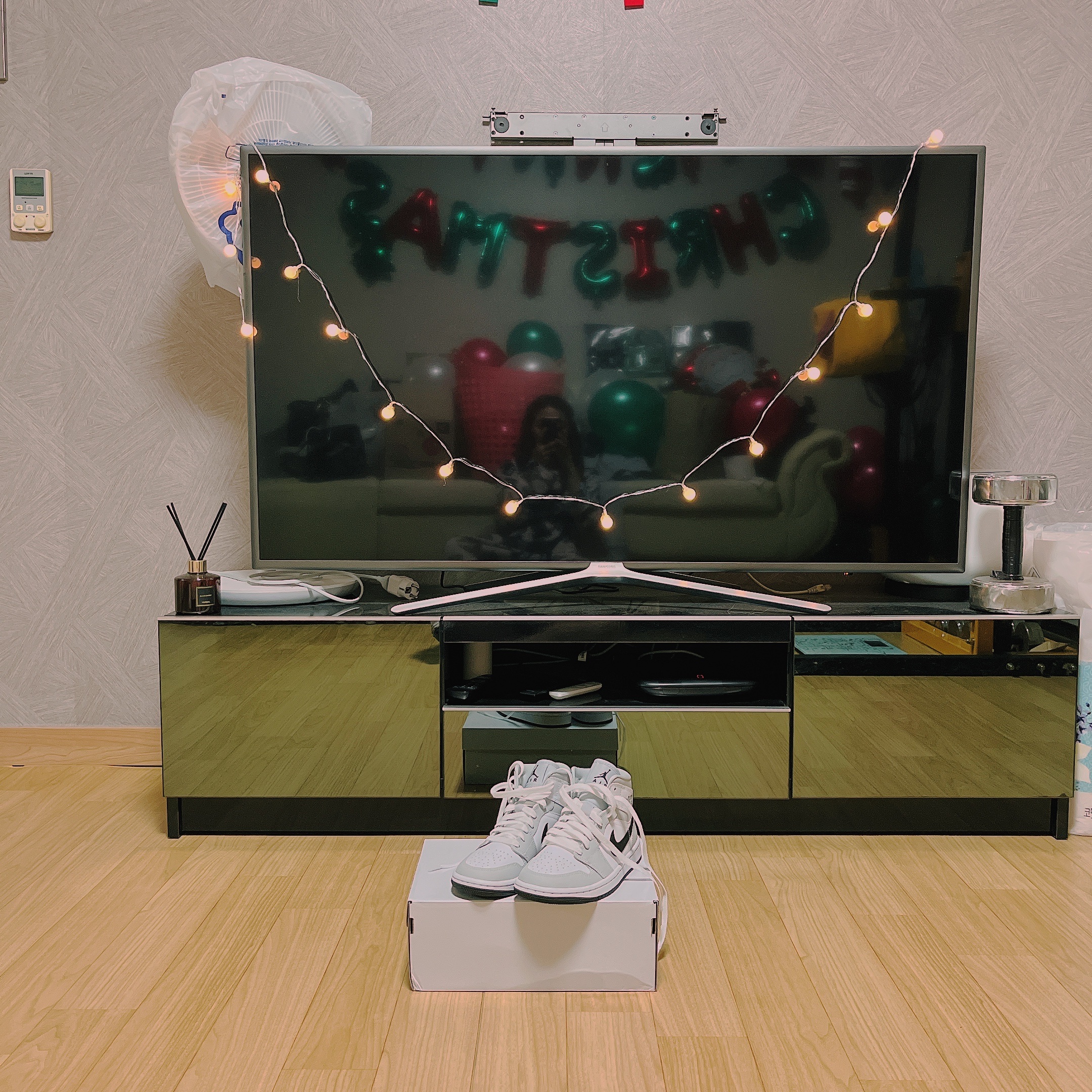 (W) Jordan 1 Mid Grey Fog 착용 스타일 - 1