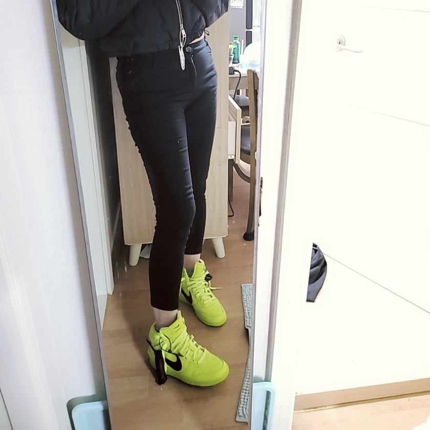 Nike x Ambush Dunk High Flash Lime 착용 스타일 - 2