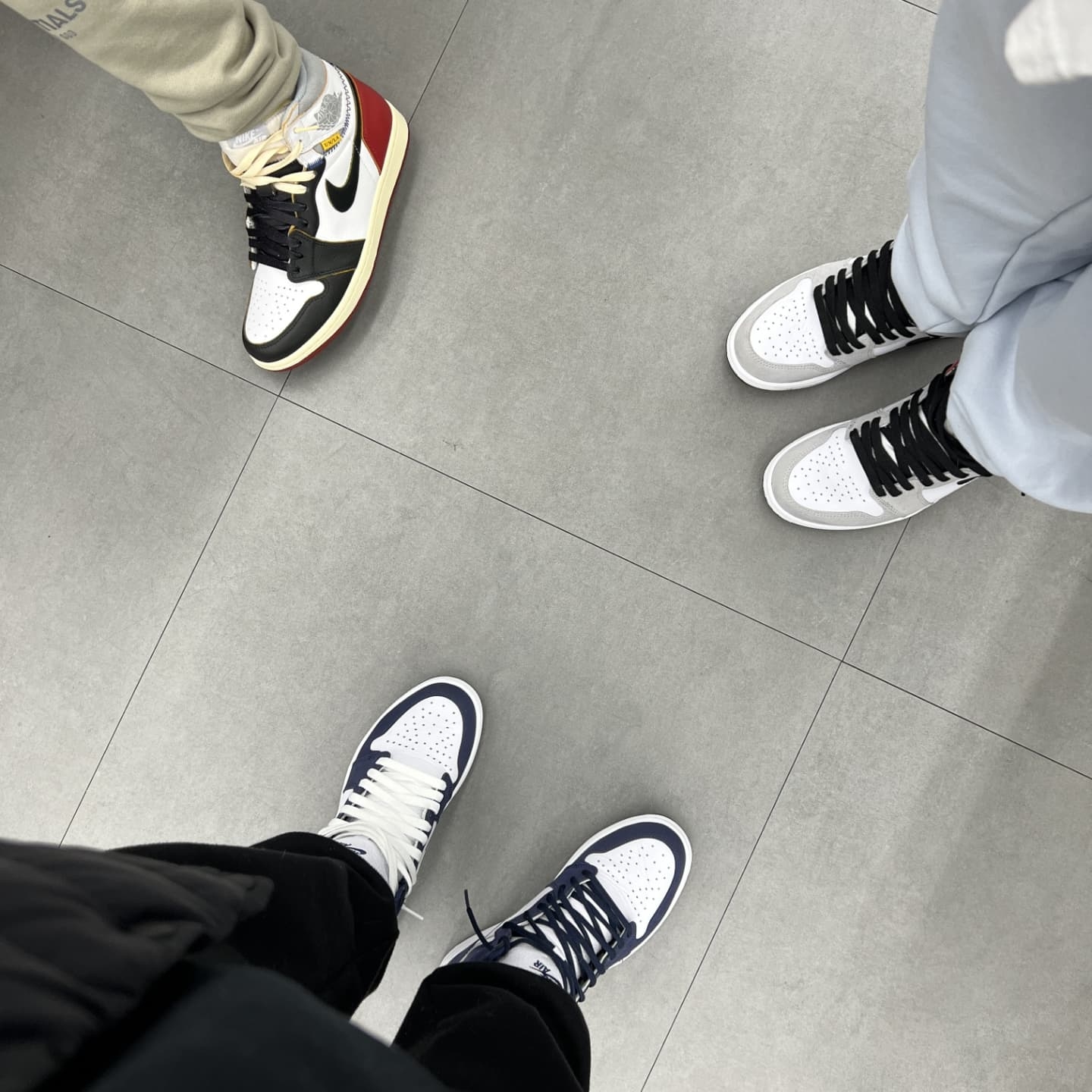 Jordan 1 x Union Retro High Black Toe, Jordan 1 Retro High OG Light Smoke Grey 착용 스타일 - 3