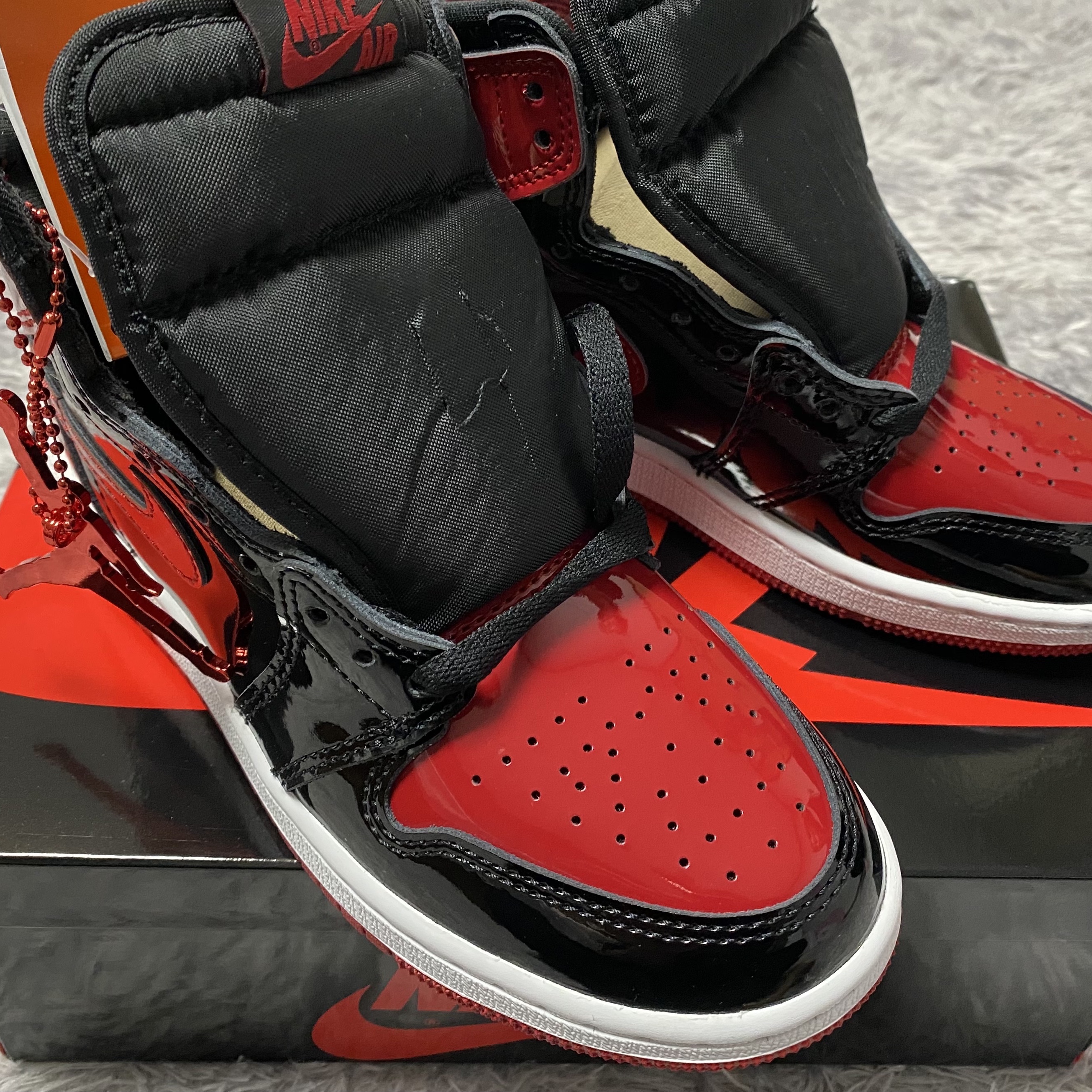 (GS) Jordan 1 Retro High OG Patent Bred 착용 스타일 - 1