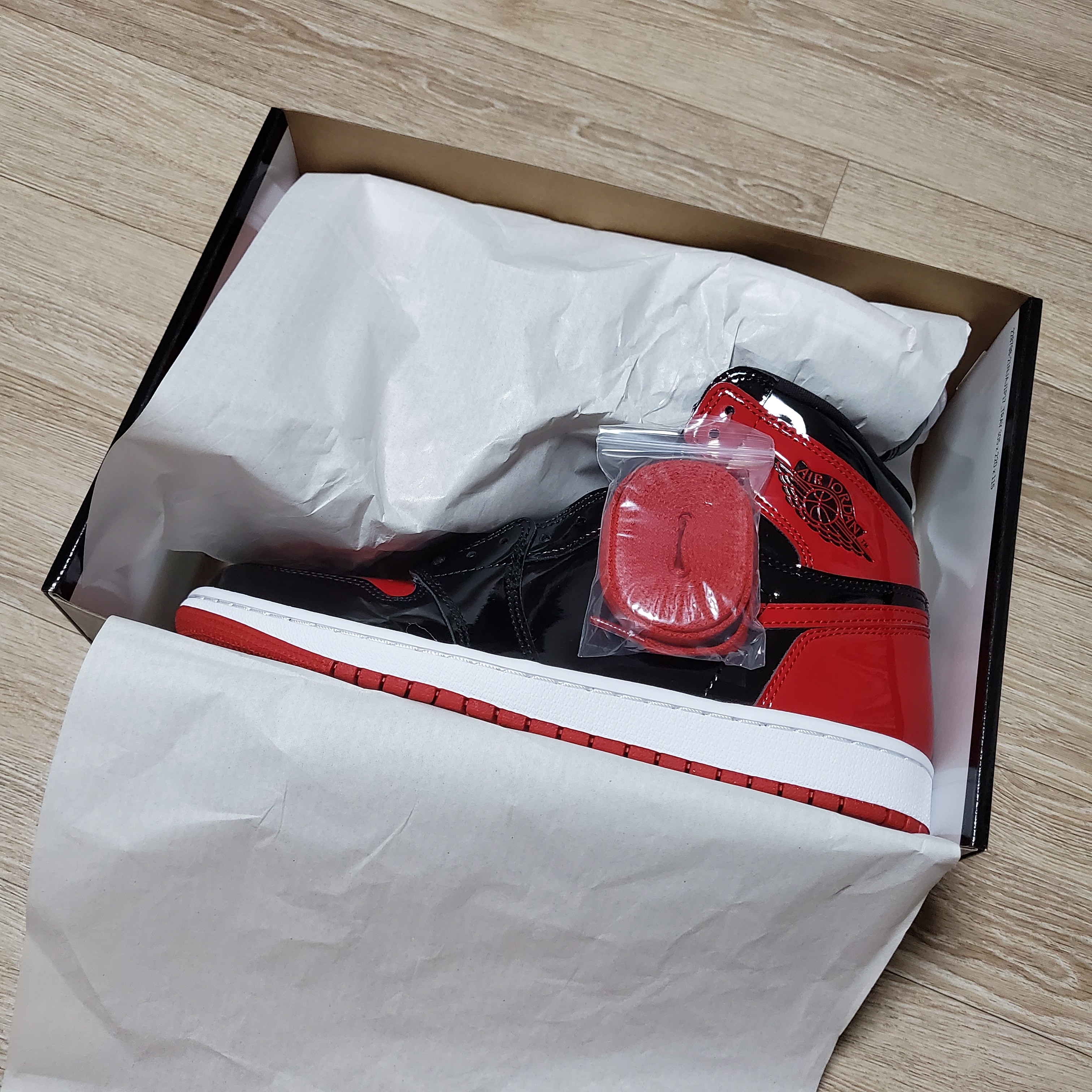 Jordan 1 Retro High OG Patent Bred 착용 스타일 - 2