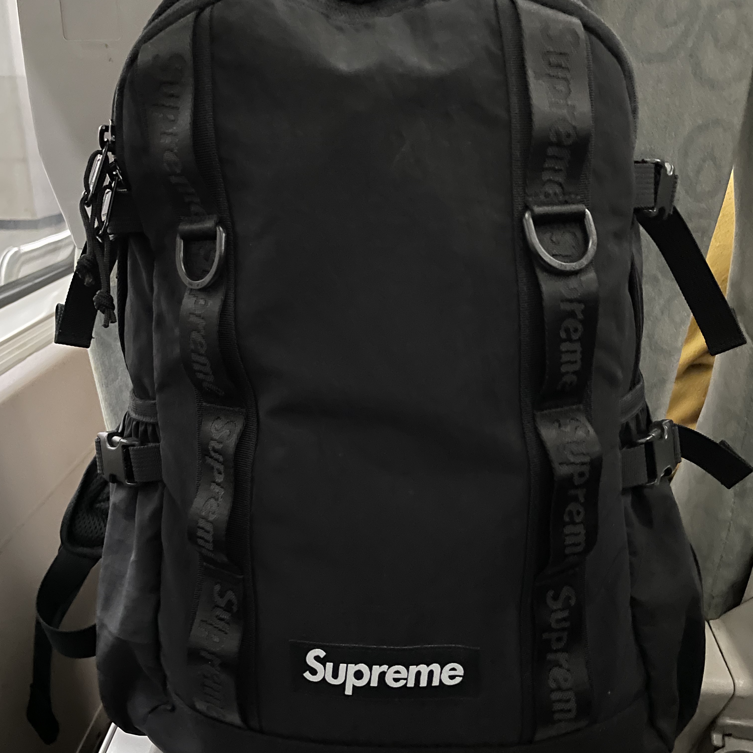 Supreme Backpack Black - 20FW 착용 스타일