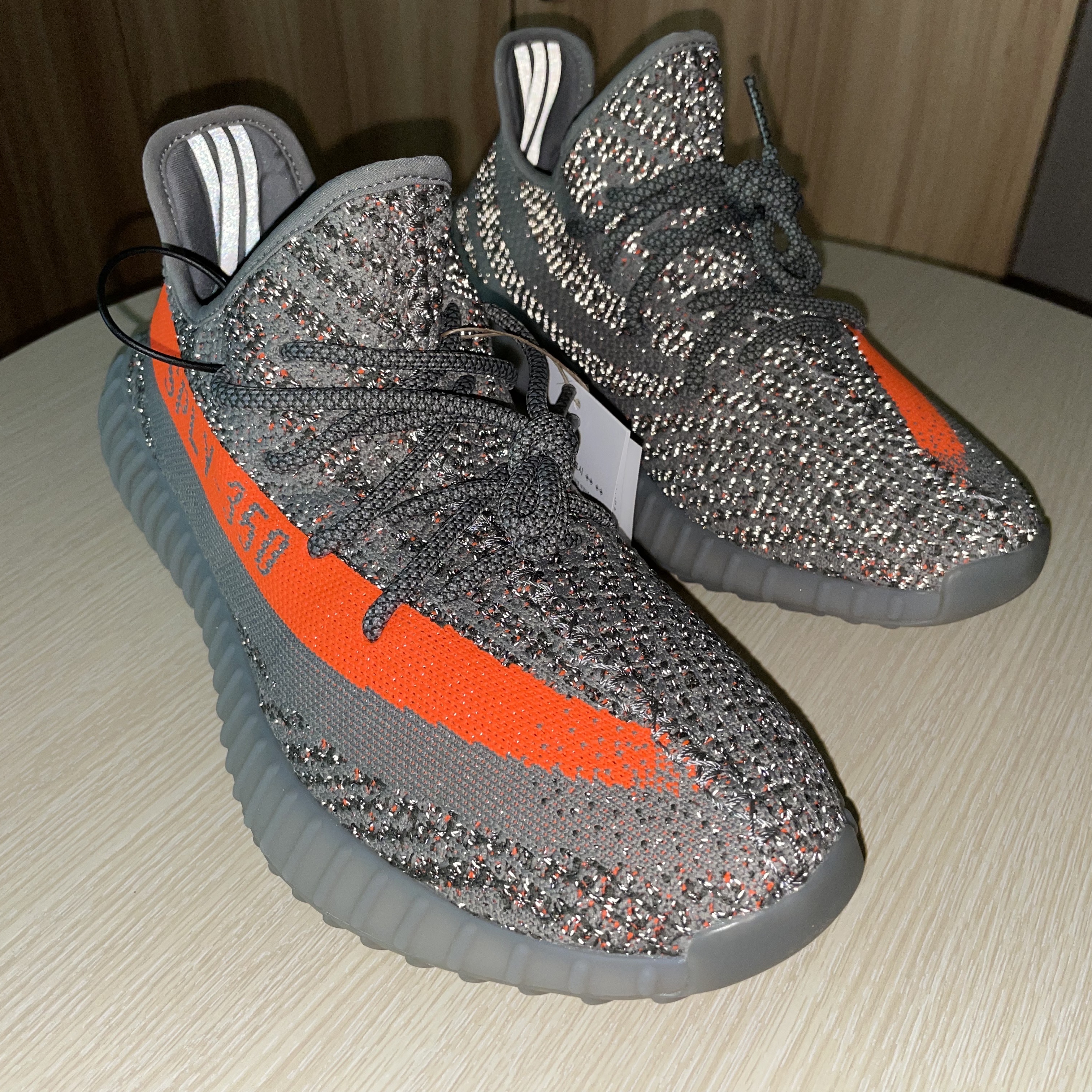 Adidas Yeezy Boost 350 V2 Beluga - Reflective 착용 스타일 - 1