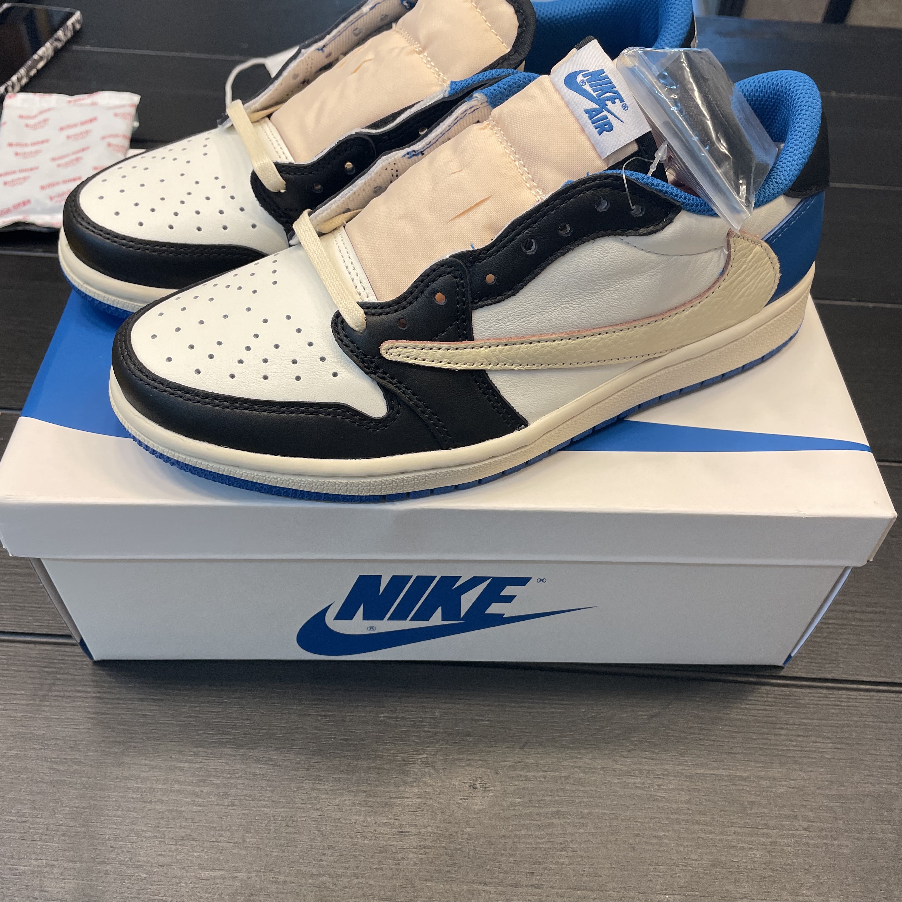 Jordan 1 x Travis Scott x Fragment Retro Low OG SP Military Blue 착용 스타일