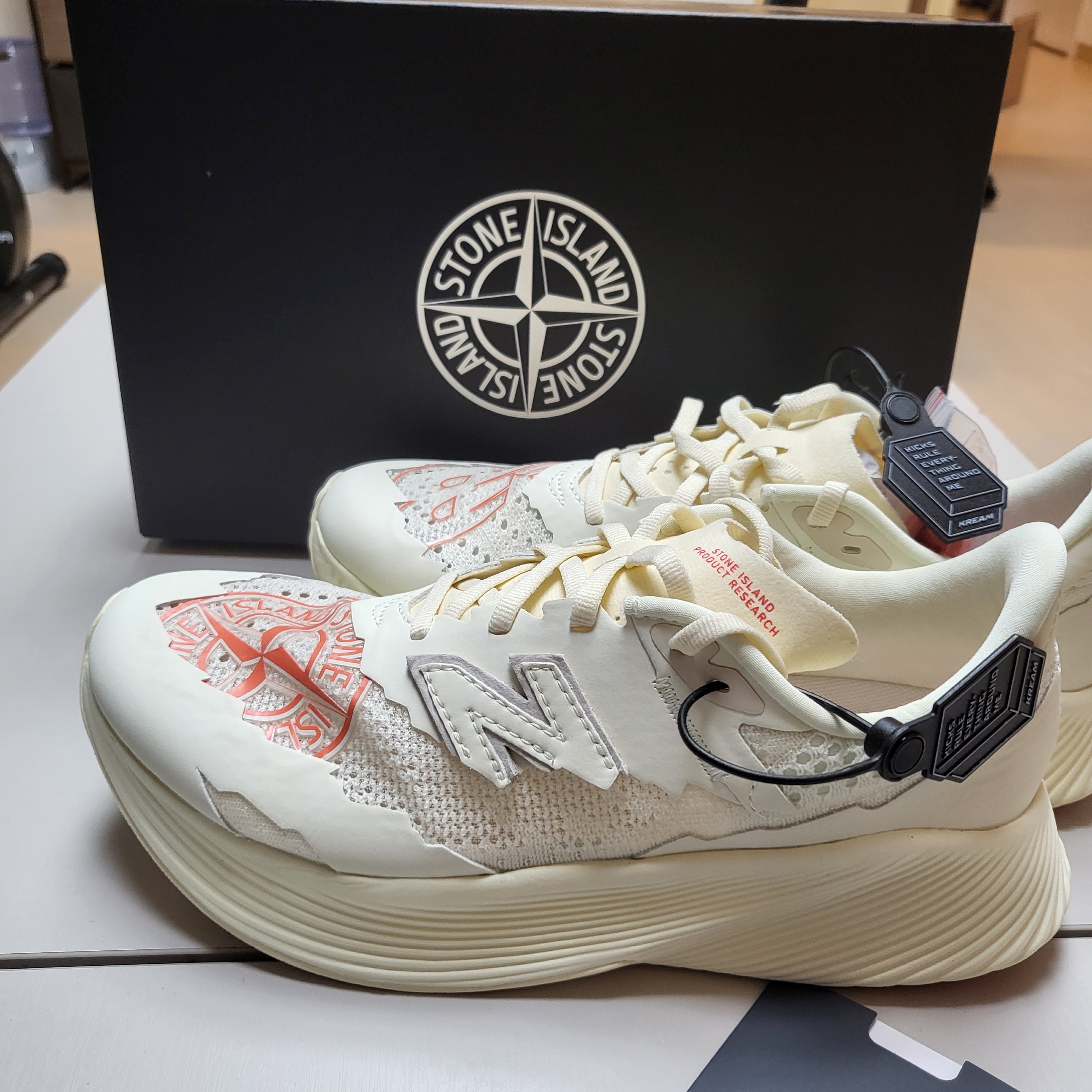 New Balance x Stone Island x Tokyo Design Studio FuelCell RC Elite v2 착용 스타일