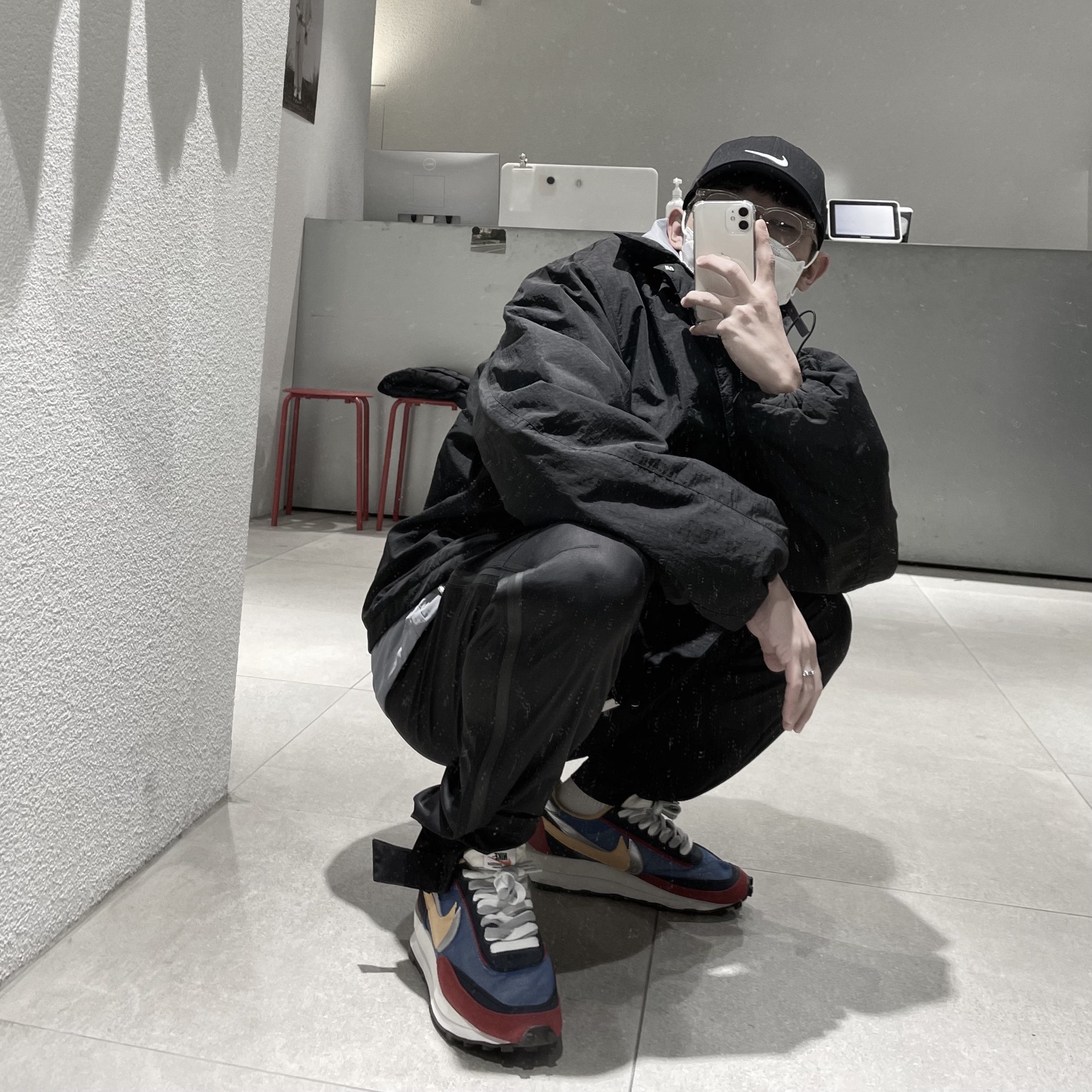 Nike x Sacai LDWaffle Blue Multi 착용 스타일