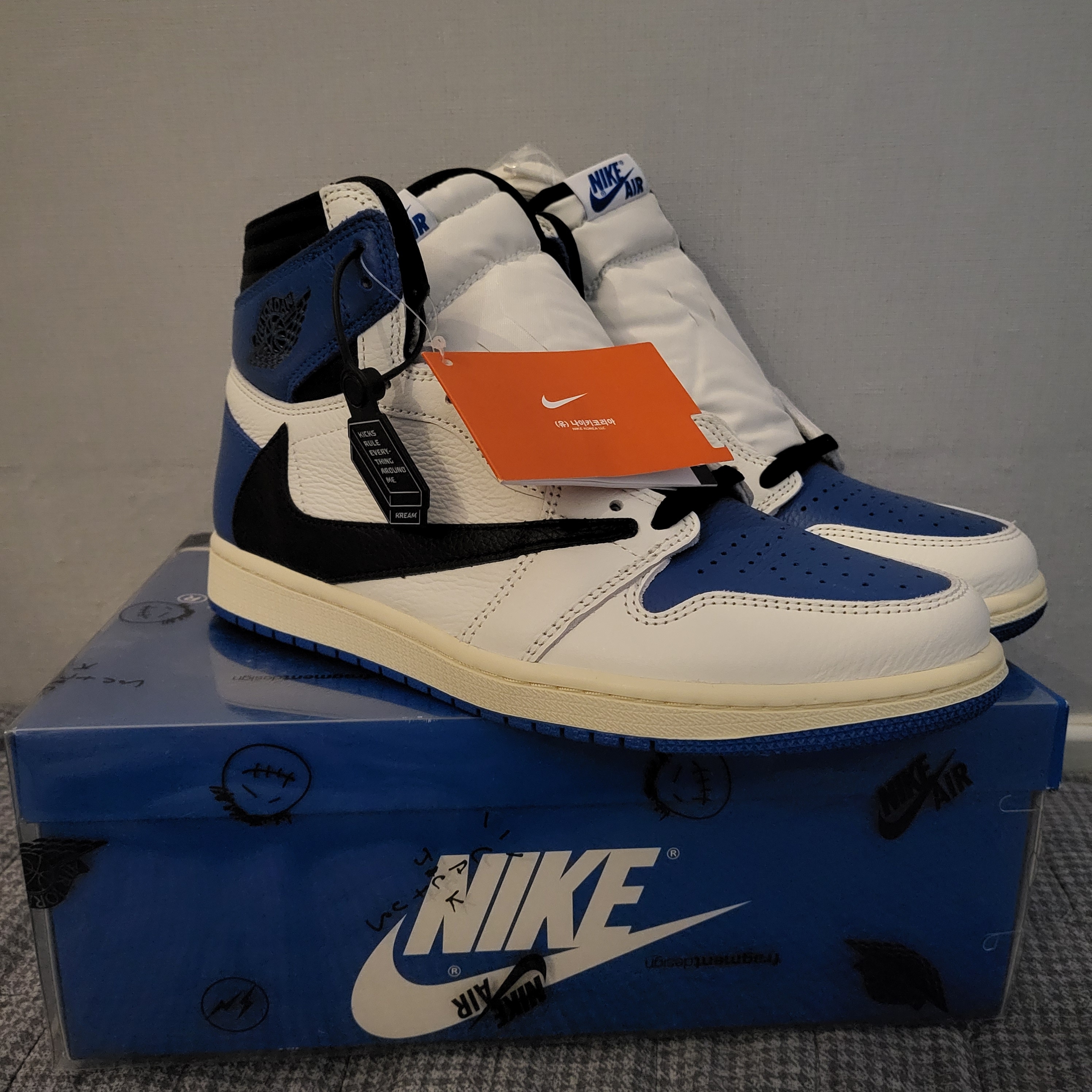 Jordan 1 x Travis Scott x Fragment Retro High OG SP Military Blue 착용 스타일