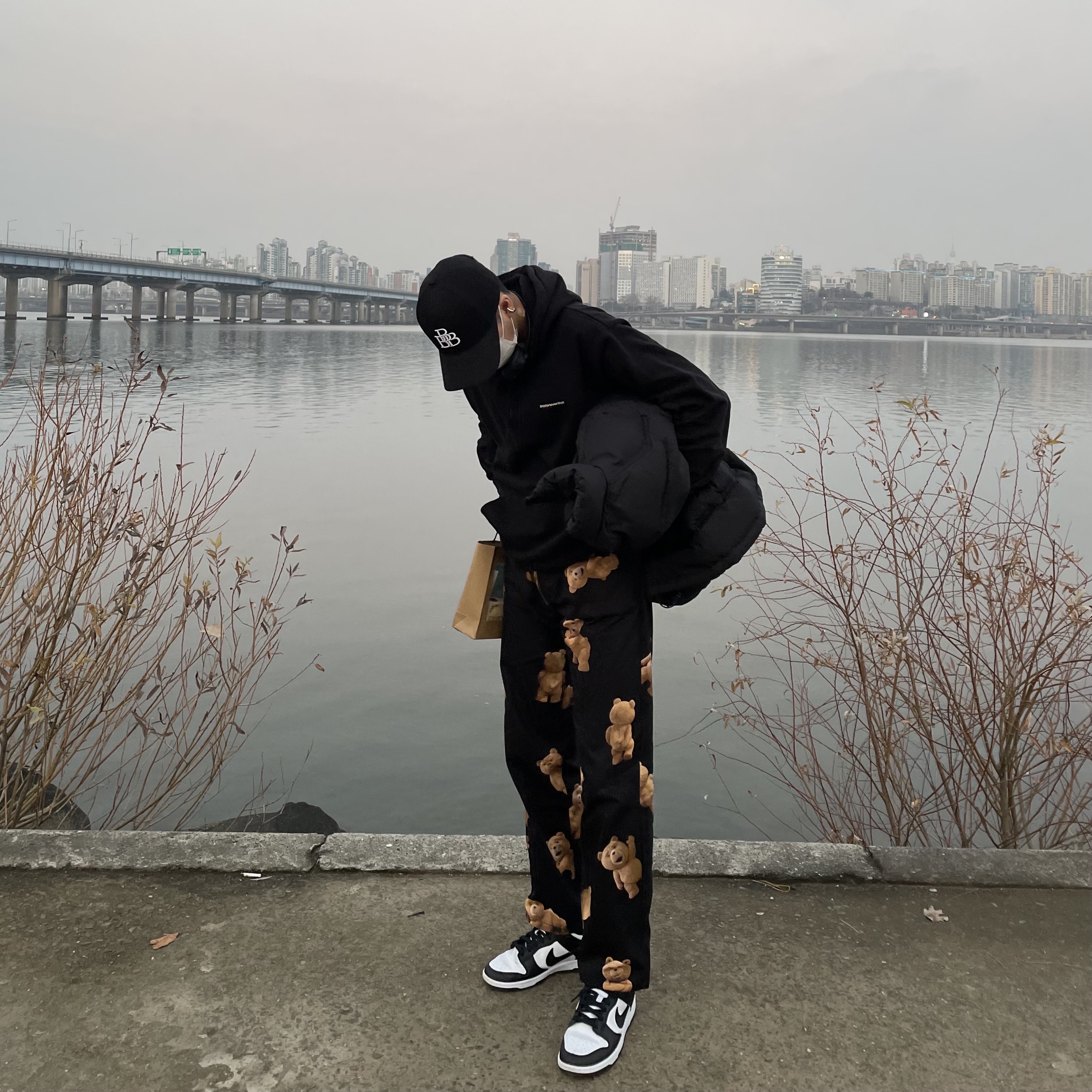 Nike Dunk Low Retro Black 착용 스타일 - 2