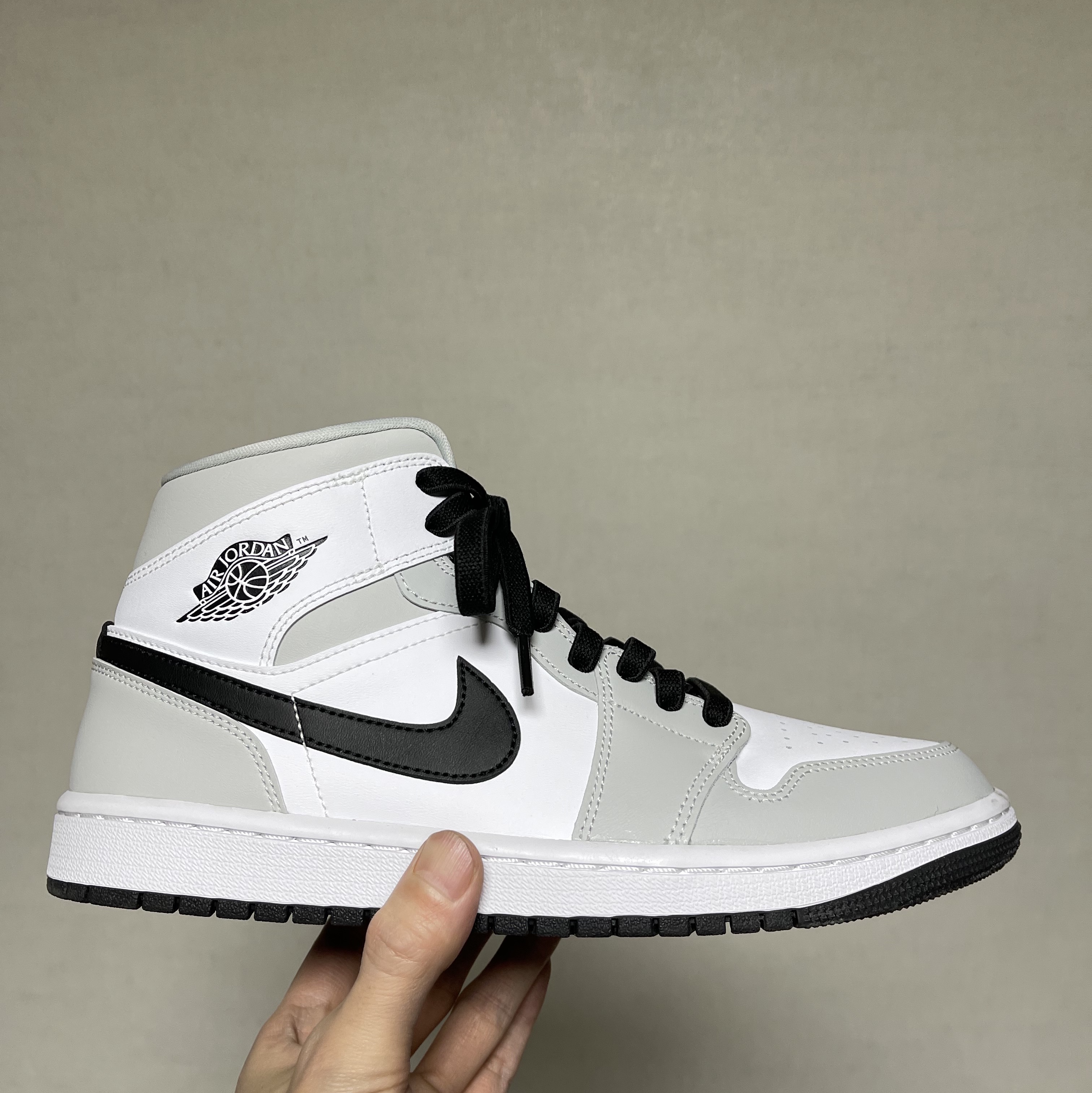 (W) Jordan 1 Mid Grey Fog 착용 스타일 - 2