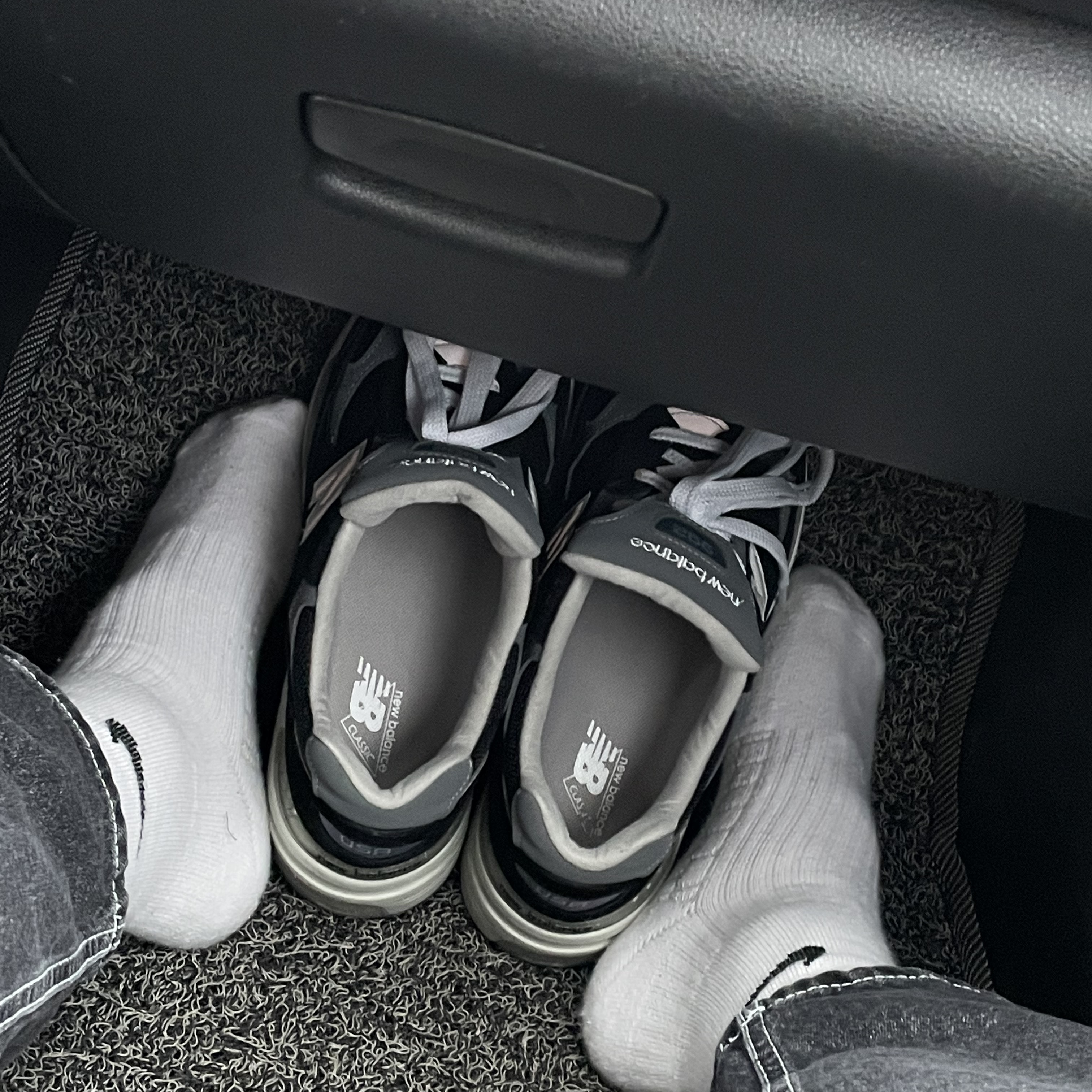 New Balance 992 Made in USA Black Grey 착용 스타일