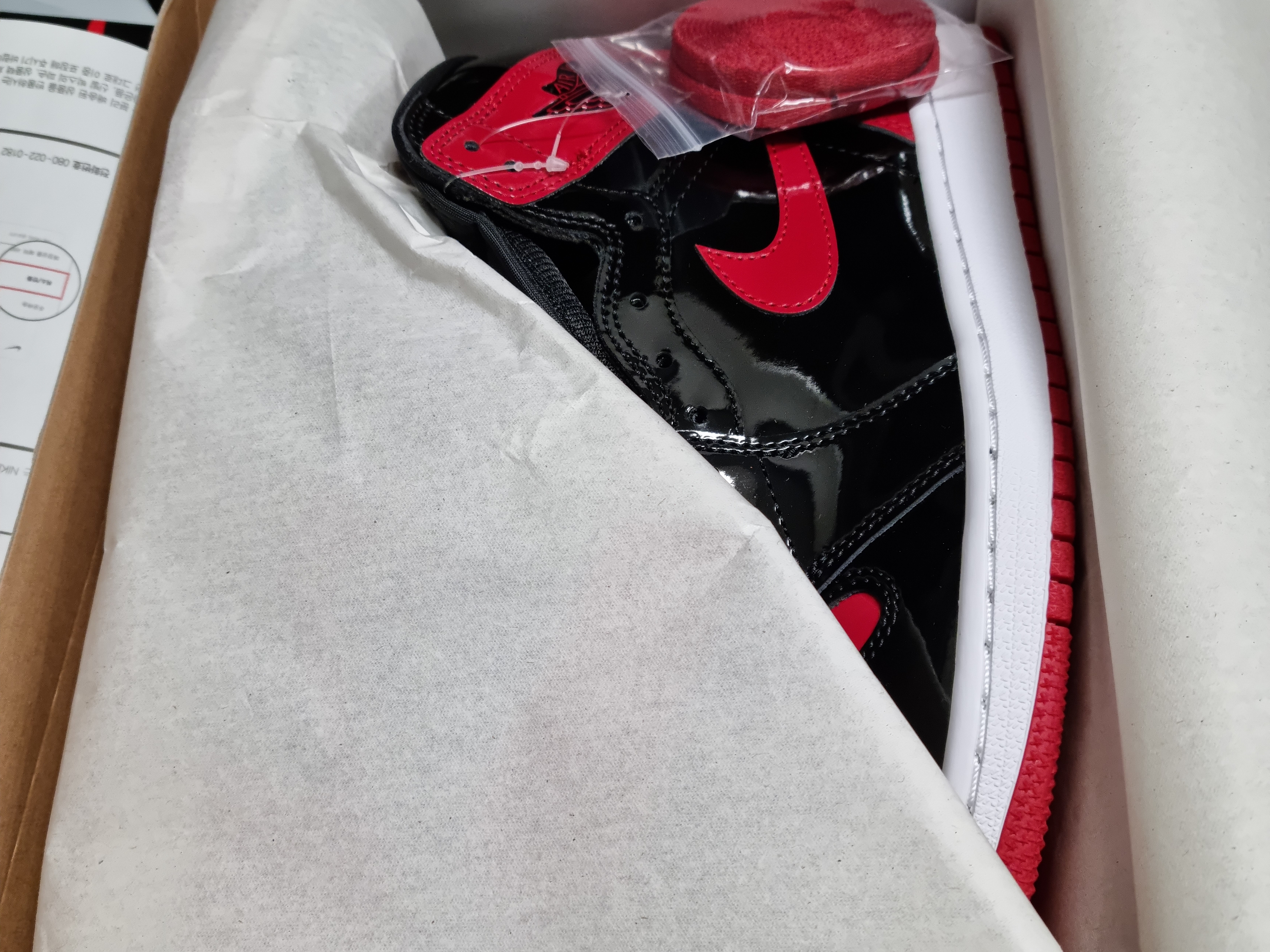 Jordan 1 Retro High OG Patent Bred 착용 스타일 - 1