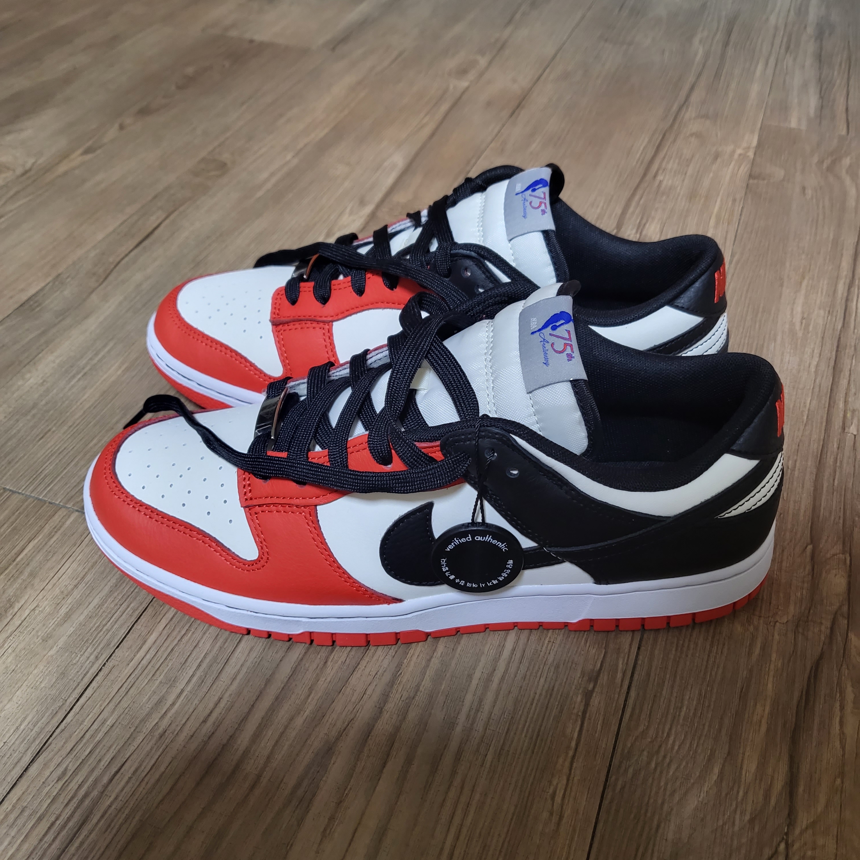 Nike x NBA Dunk Low Retro EMB Black and Chile Red 착용 스타일