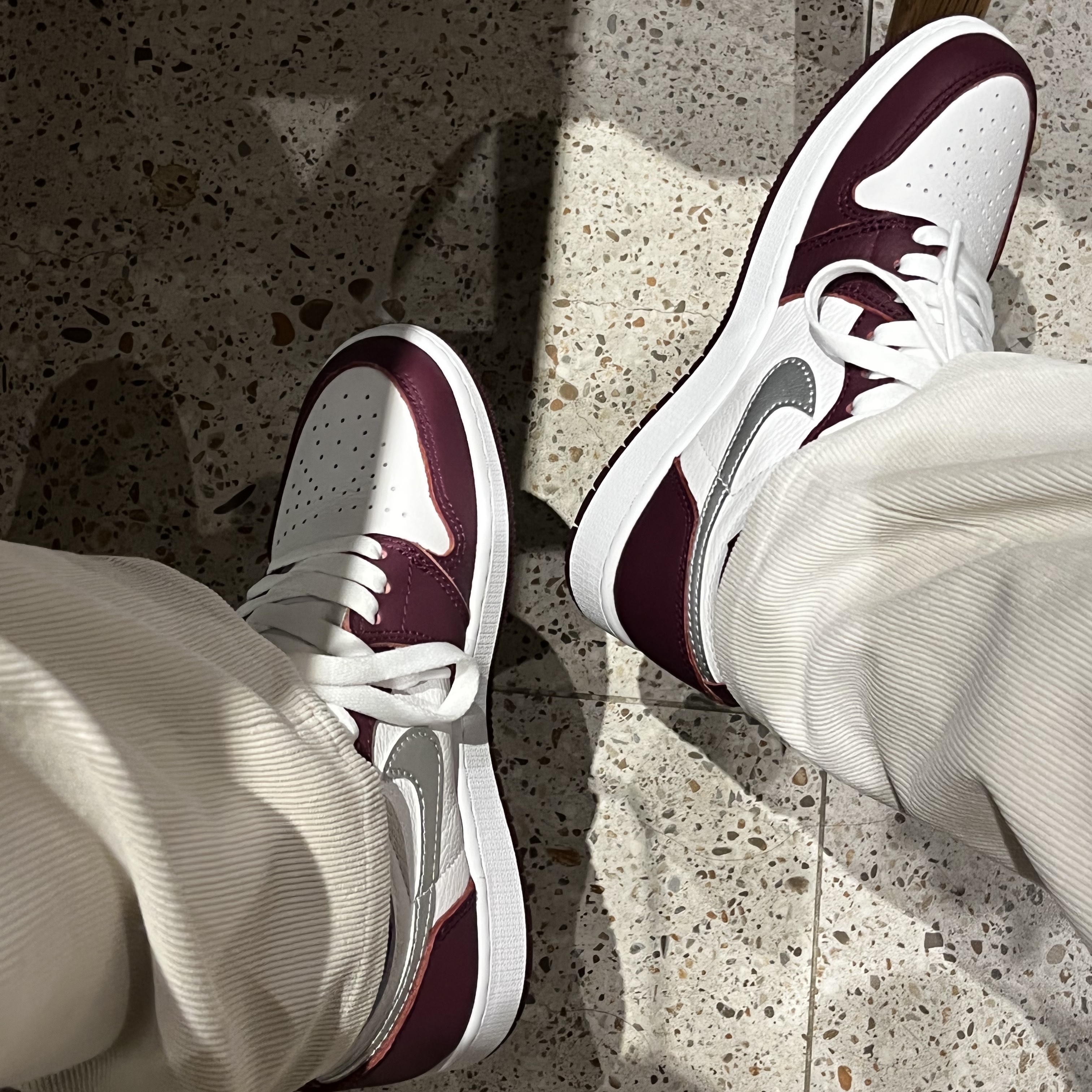 (GS) Jordan 1 Retro High OG Bordeaux, Jordan 1 Retro High OG Bordeaux 착용 스타일