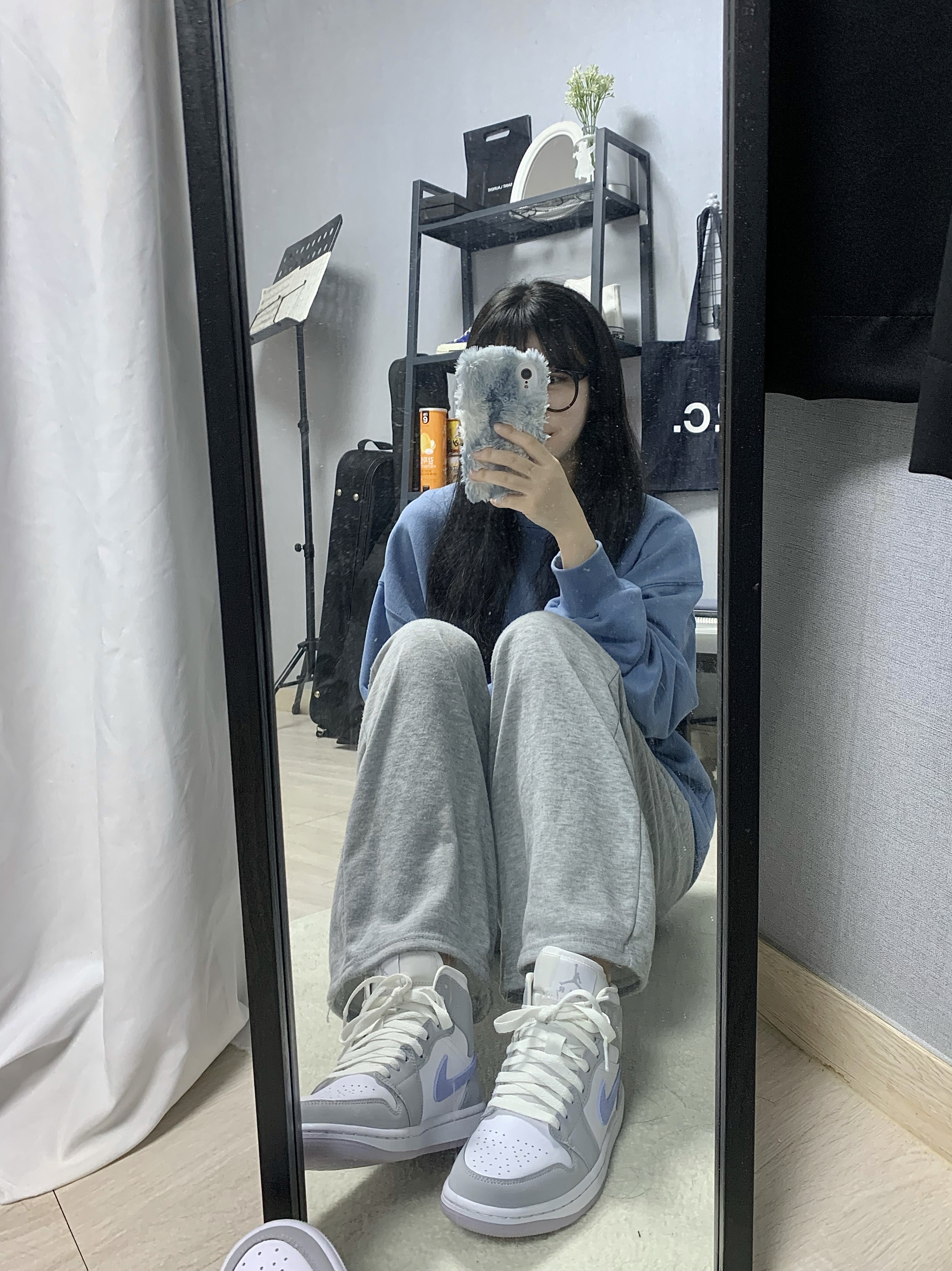 IAB Studio Crewneck Sky Blue, (W) Jordan 1 Mid Wolf Grey 착용 스타일