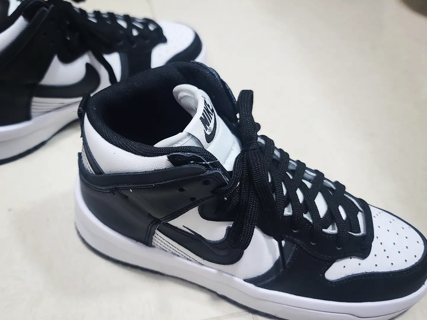 (W) Nike Dunk High Up Black and White 착용 스타일