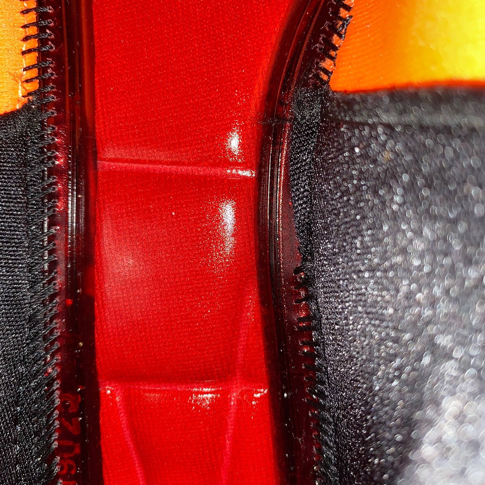 Nike Air Zoom GT Cut Black Hyper Crimson 착용 스타일 - 3