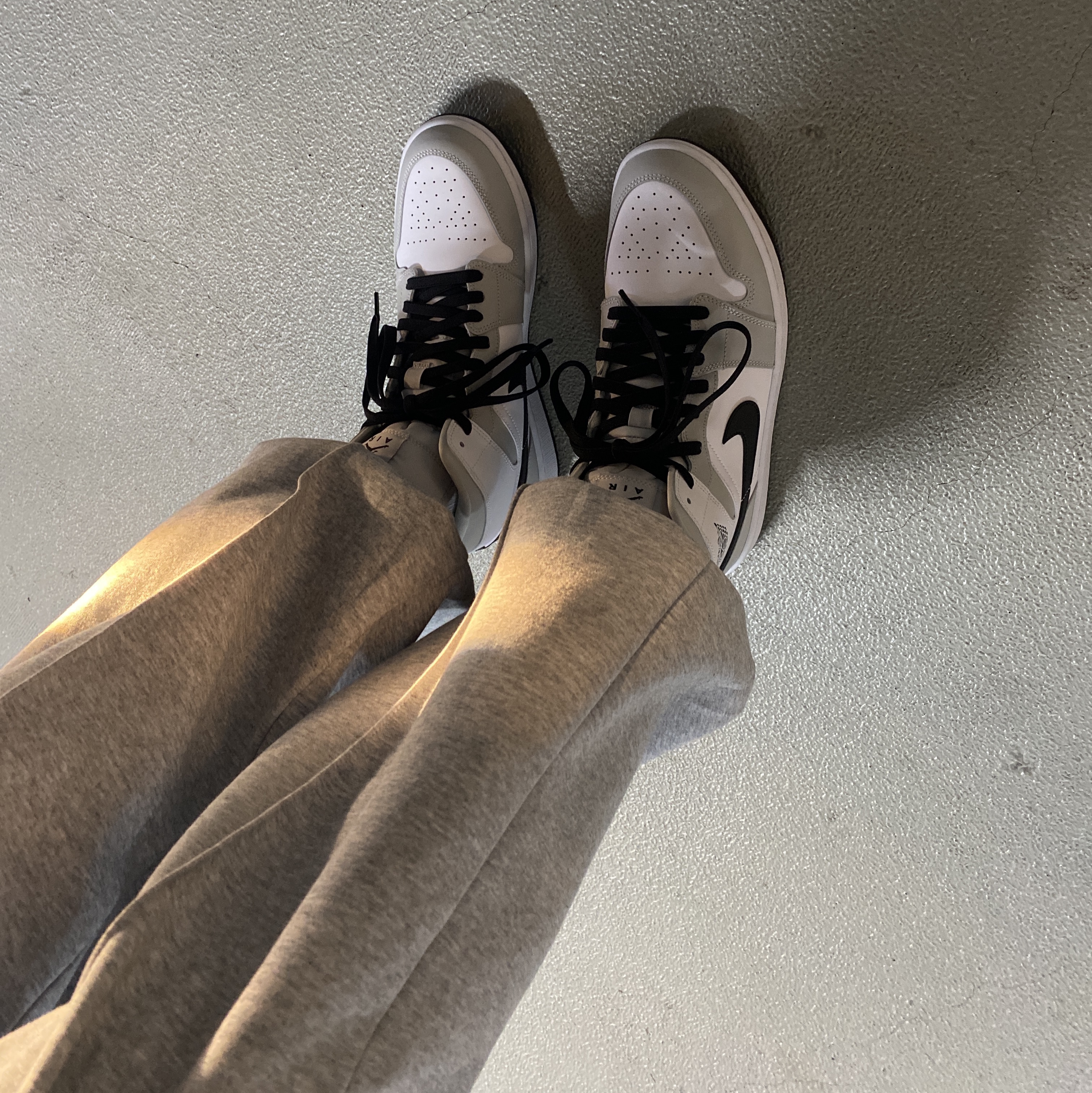 (W) Jordan 1 Mid Grey Fog 착용 스타일