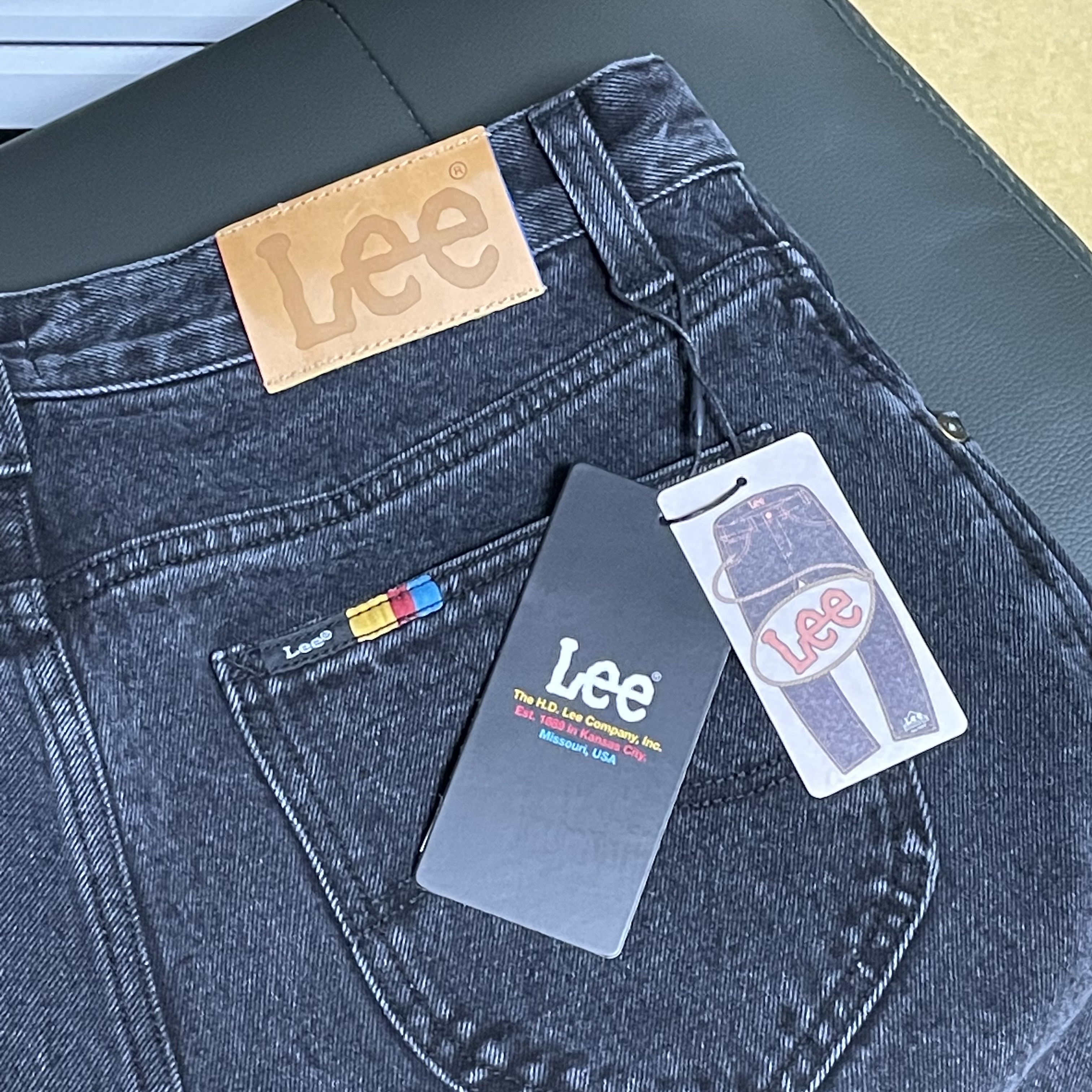 IAB Studio x Lee Denim Jeans Black 착용 스타일