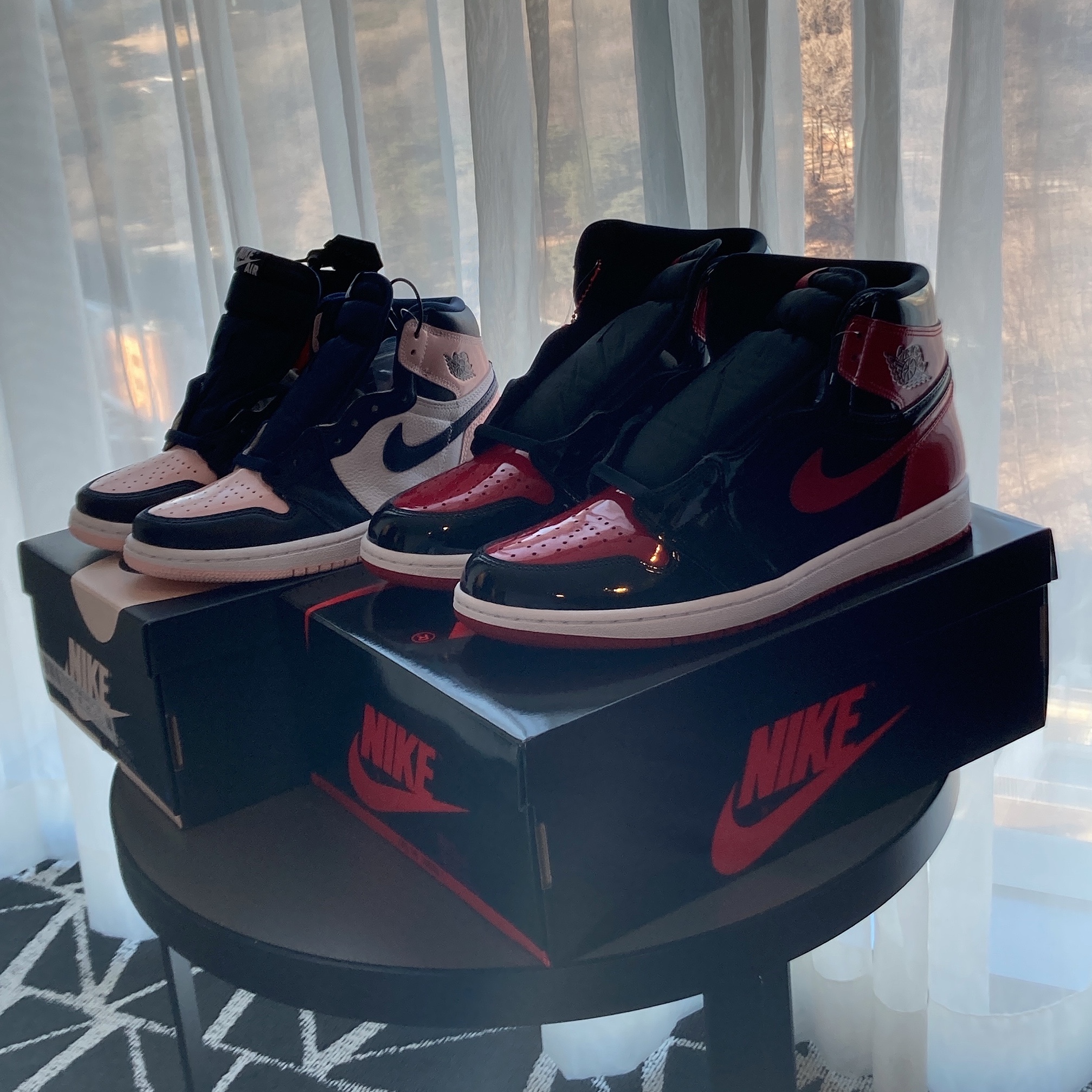 Jordan 1 Retro High OG Patent Bred, (W) Jordan 1 Retro High OG Atmosphere 착용 스타일