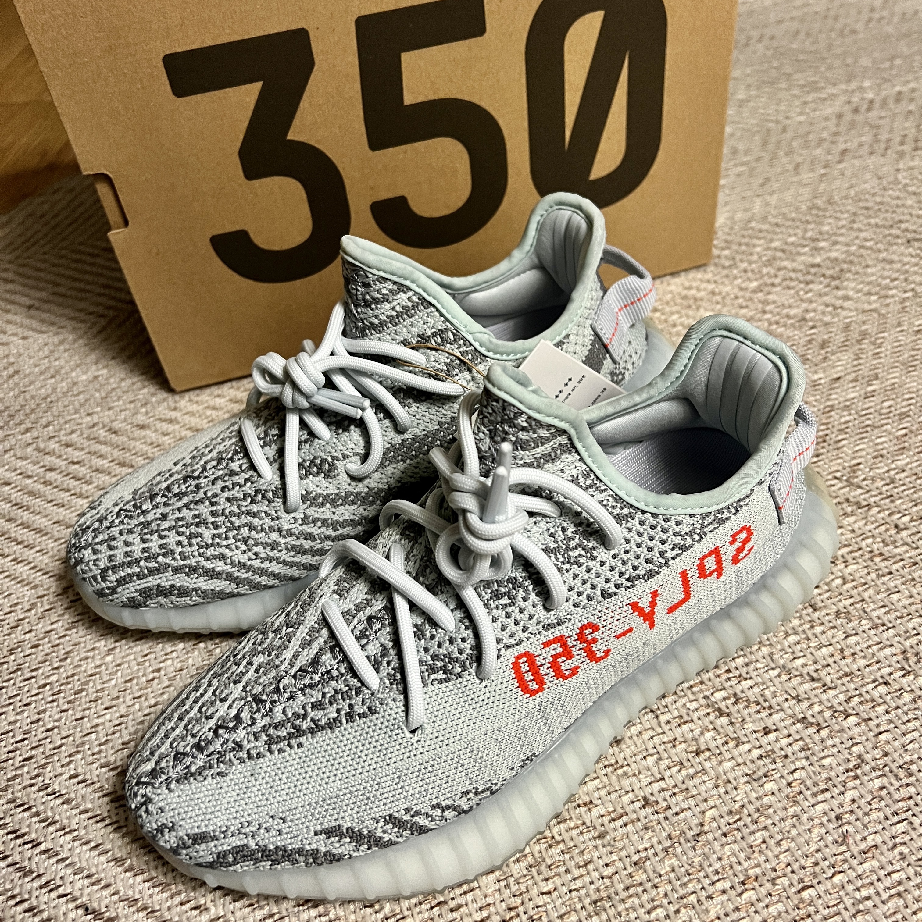 Adidas Yeezy Boost 350 V2 Blue Tint 2017 착용 스타일