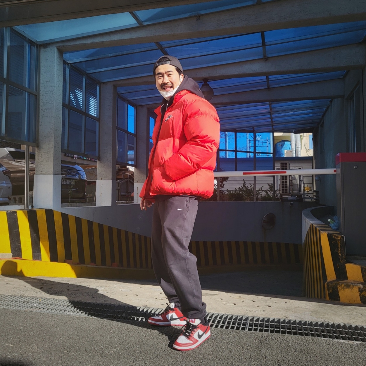 Supreme x Nike Reversible Puffy Jacket Red - 21SS, Nike SB Dunk Low Pro Chicago 착용 스타일 - 2