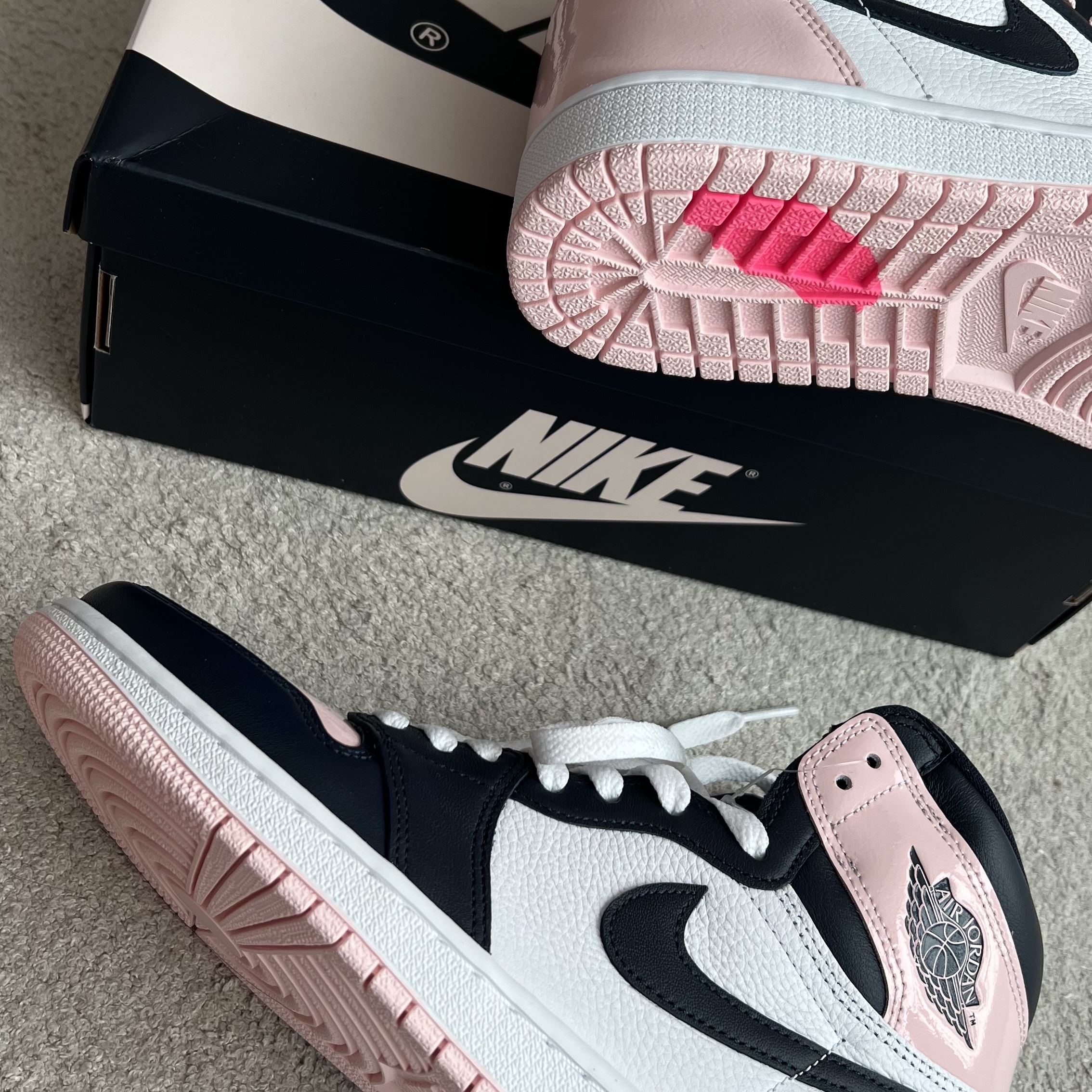 (W) Jordan 1 Retro High OG Atmosphere 착용 스타일 - 2