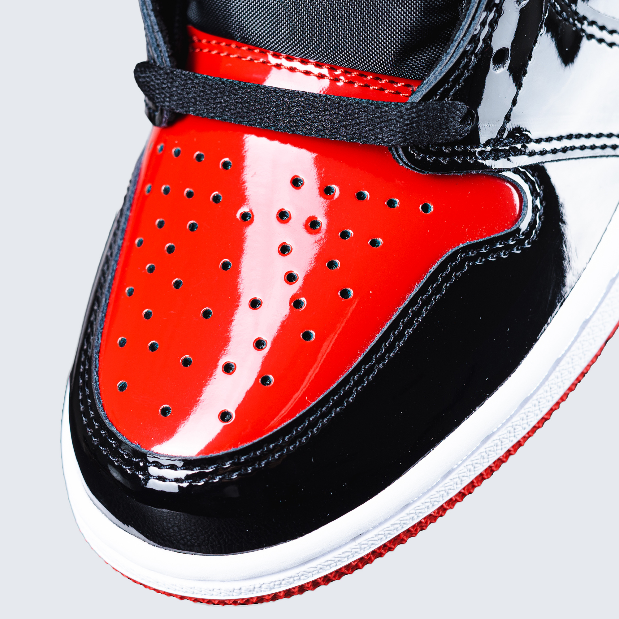 Jordan 1 Retro High OG Patent Bred 착용 스타일 - 3