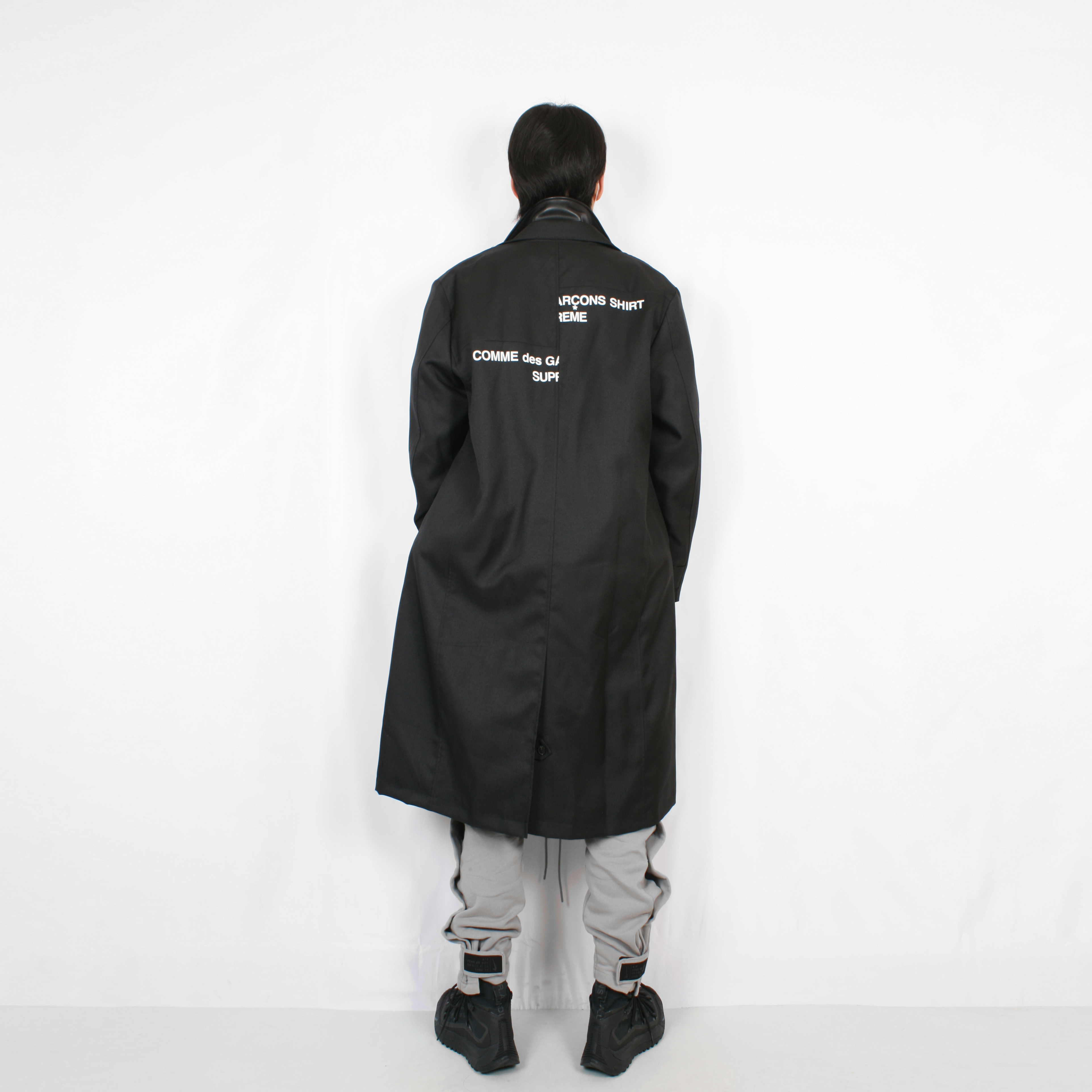 Nike x Fear of God Warm Up Pants Dust, Supreme x Comme des Garcons Shirt Split Box Logo T-Shirt White - 18FW 착용 스타일 - 1