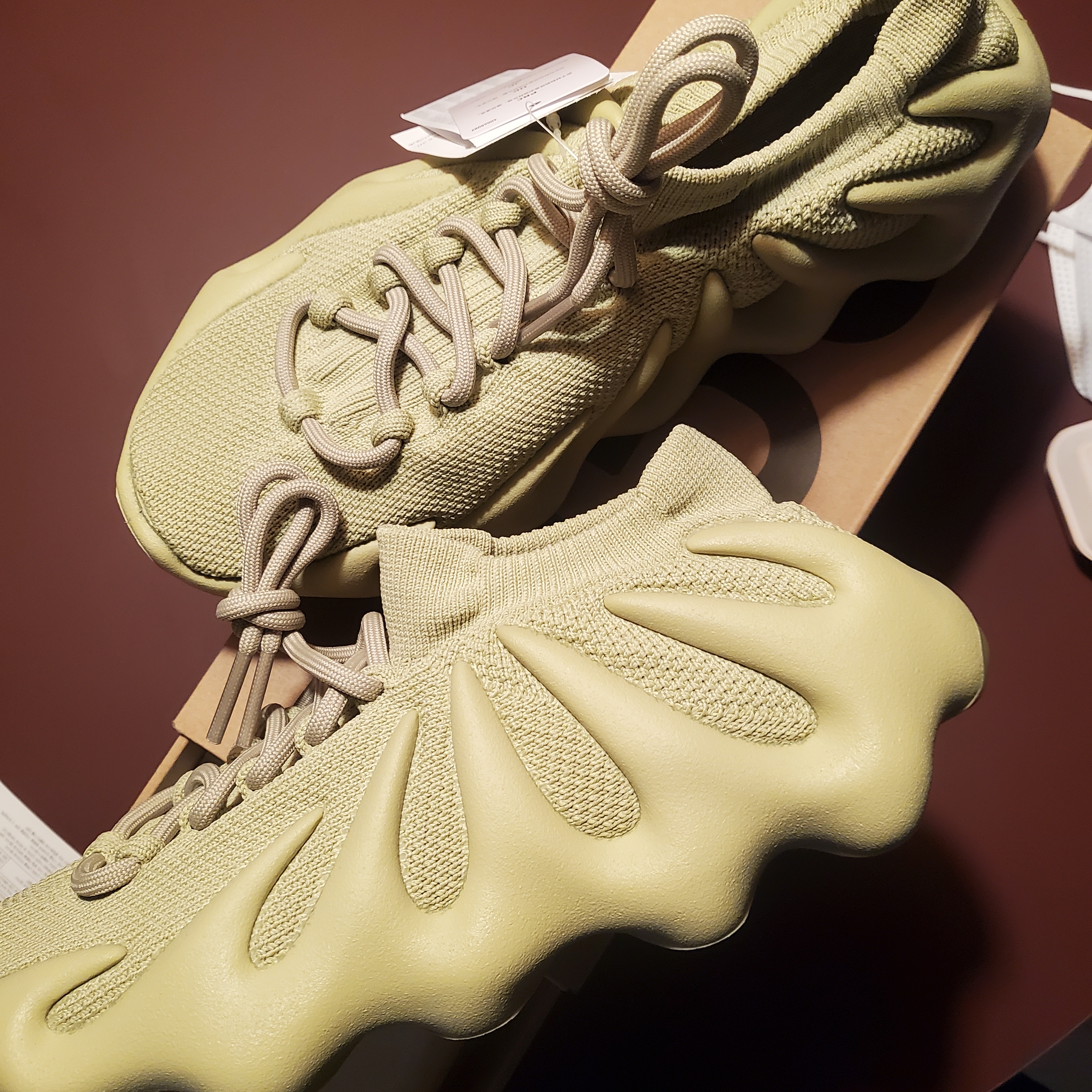 Adidas Yeezy 450 Resin 착용 스타일