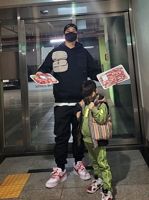 Nike Air Force 1 '07 QS Valentine's Day, (PS) Jordan 6 Retro Carmine 2021 착용 스타일 - 1