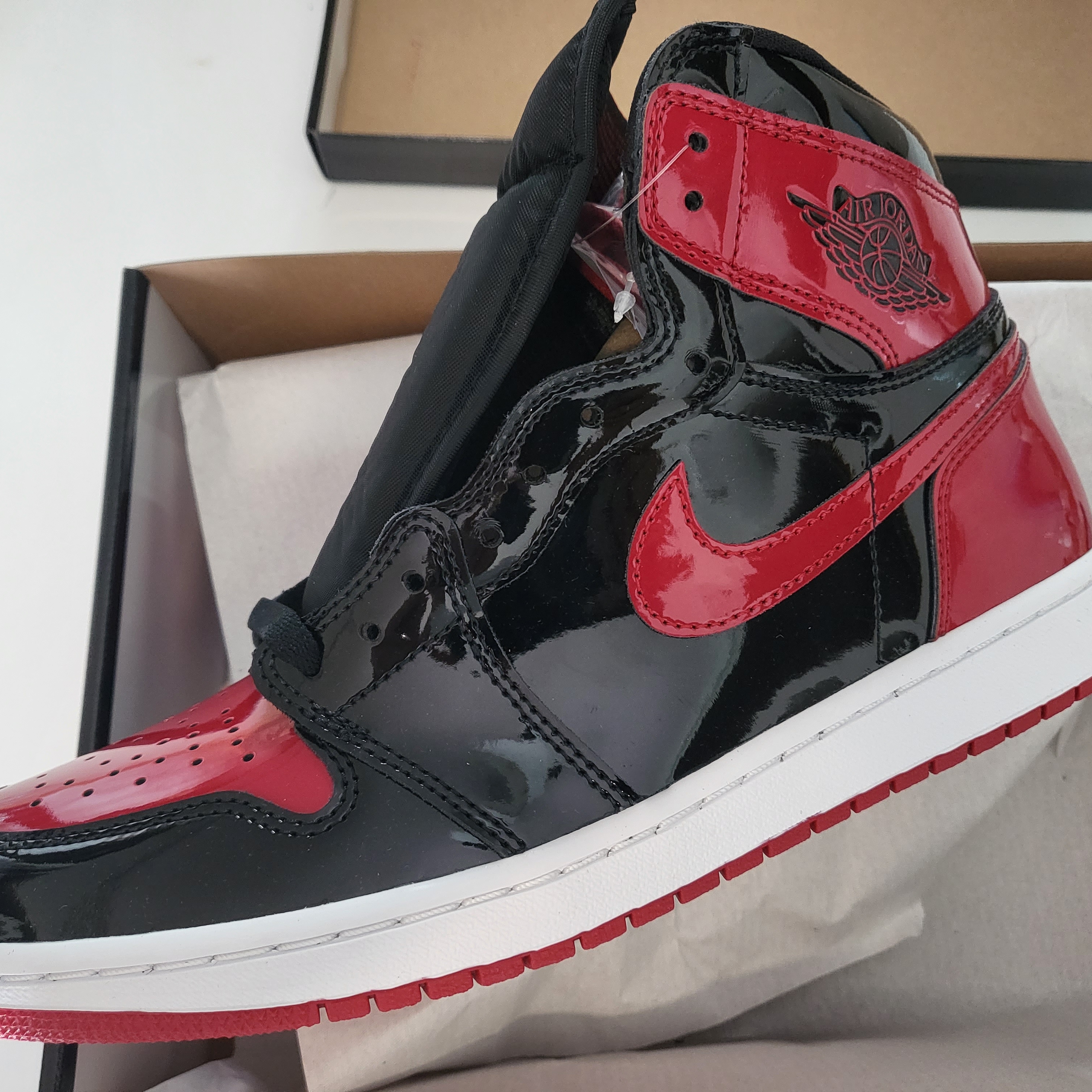 Jordan 1 Retro High OG Patent Bred 착용 스타일 - 1