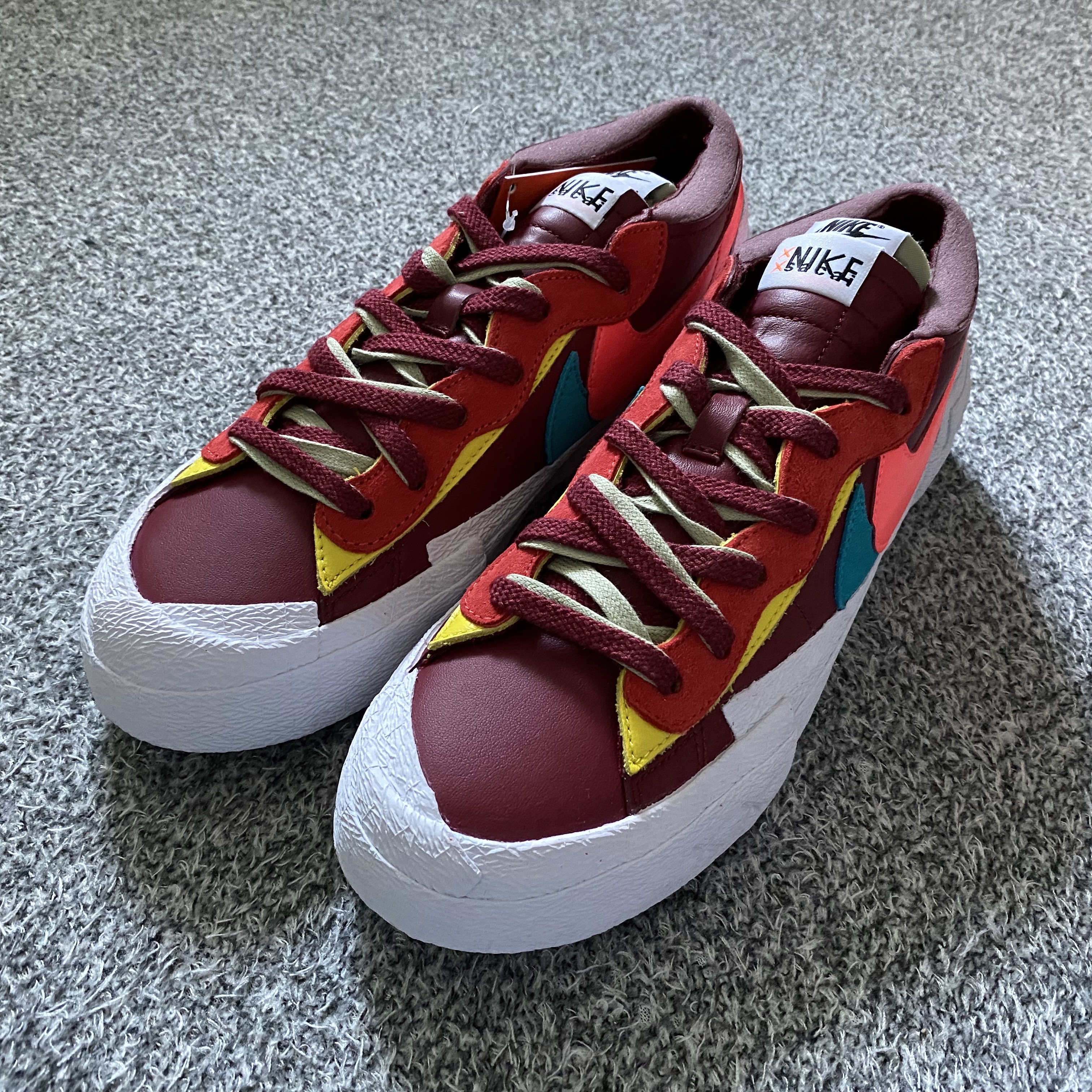 Nike x Sacai x Kaws Blazer Low Team Red 착용 스타일 - 2