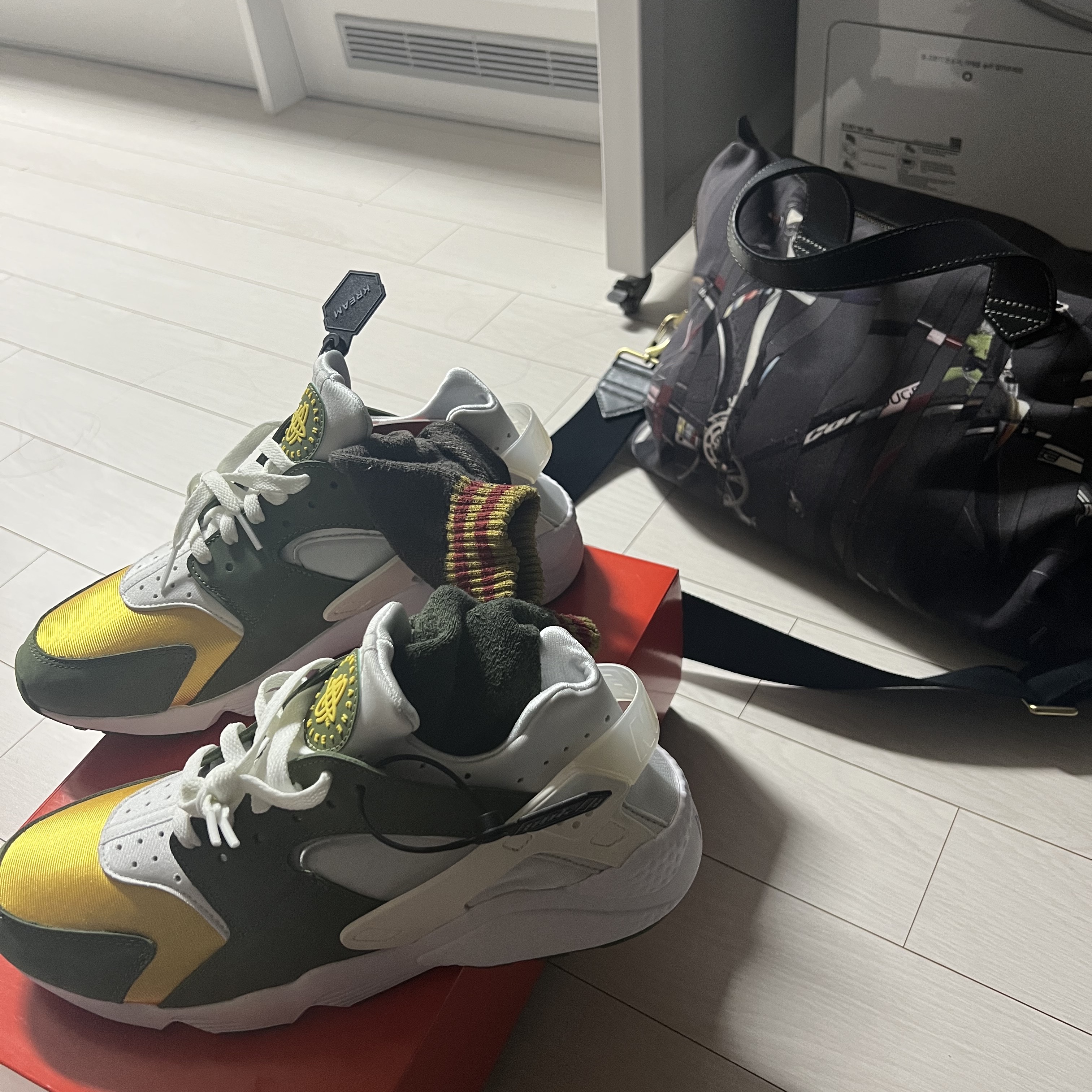 Nike x Stussy Air Huarache LE Dark Olive 착용 스타일