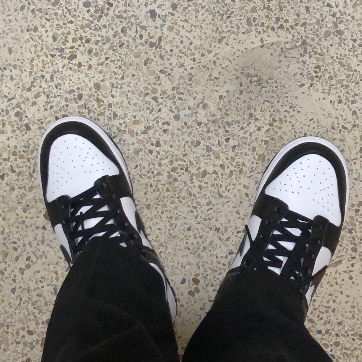 (W) Nike Dunk Low Black 착용 스타일 - 1