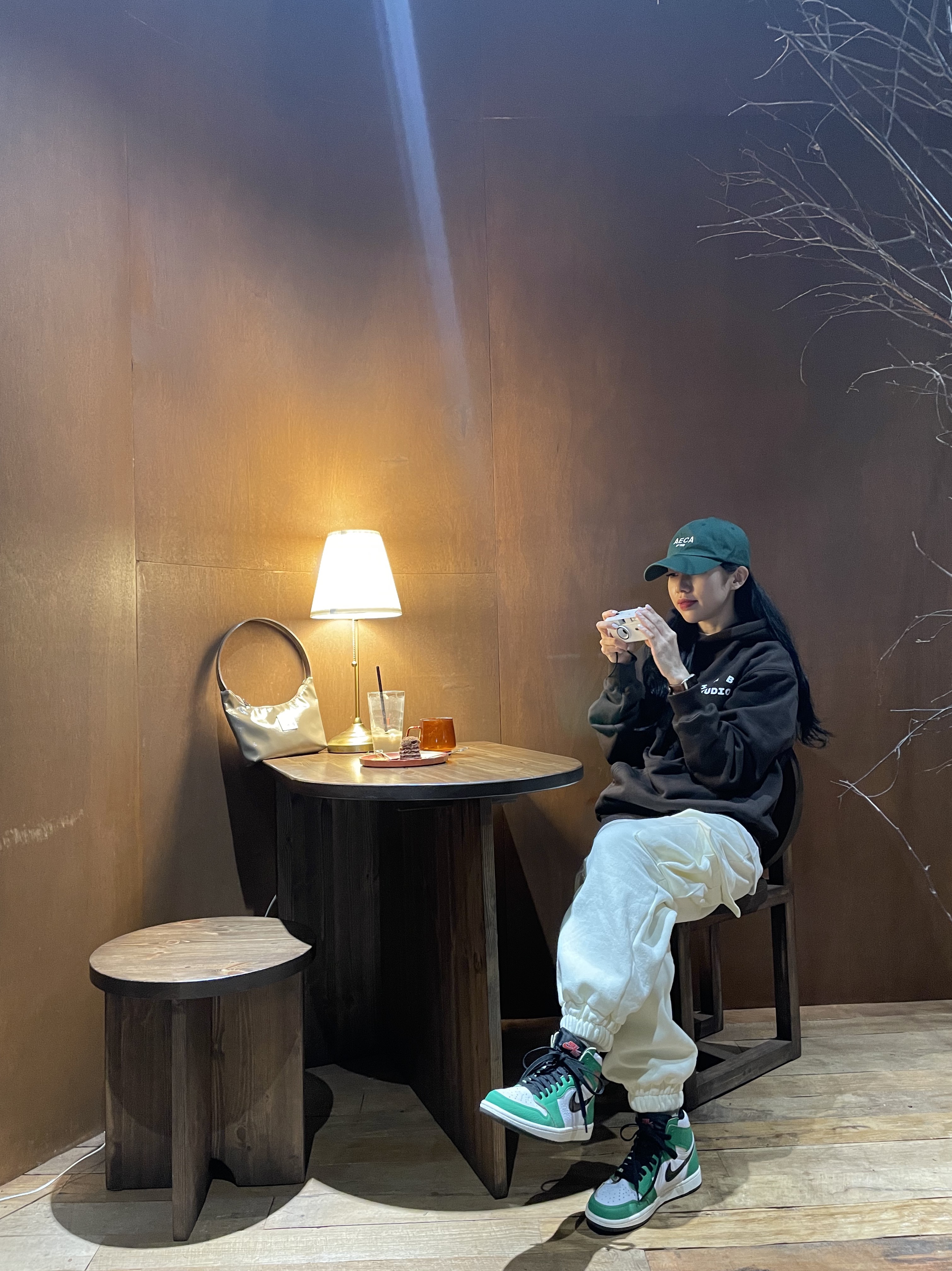 IAB Studio Hoodie Brown, (W) Jordan 1 Retro High OG Lucky Green 착용 스타일 - 1