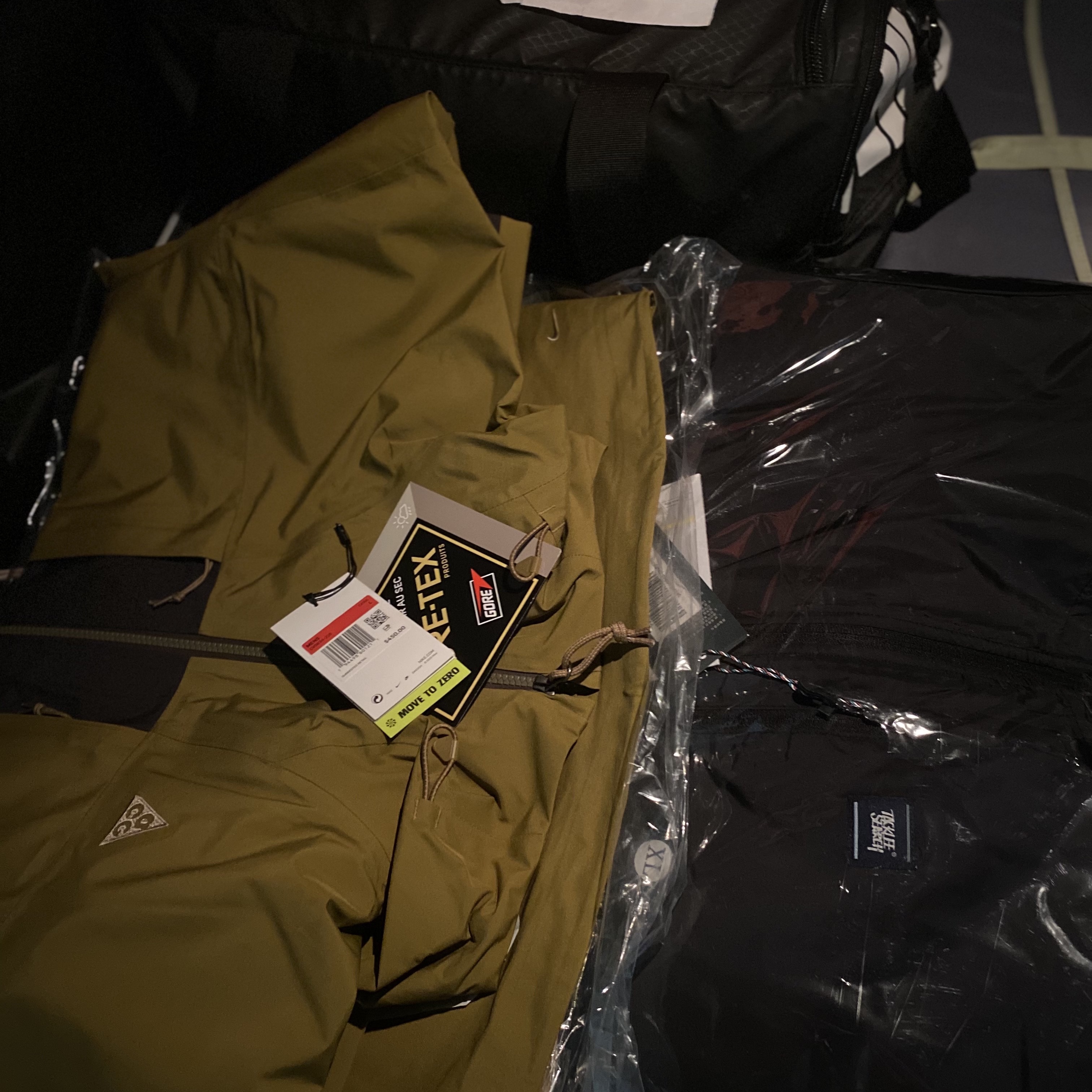 Nike ACG Gore-Tex Misery Ridge Jacket Golden Beige - US/EU 착용 스타일 - 2