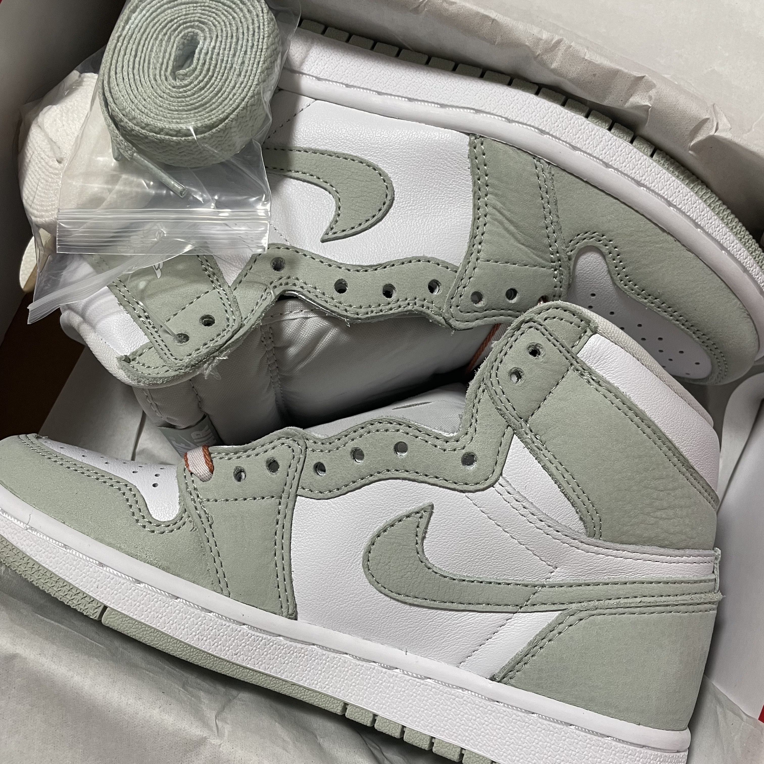 (W) Jordan 1 Retro High OG Seafoam 착용 스타일 - 1