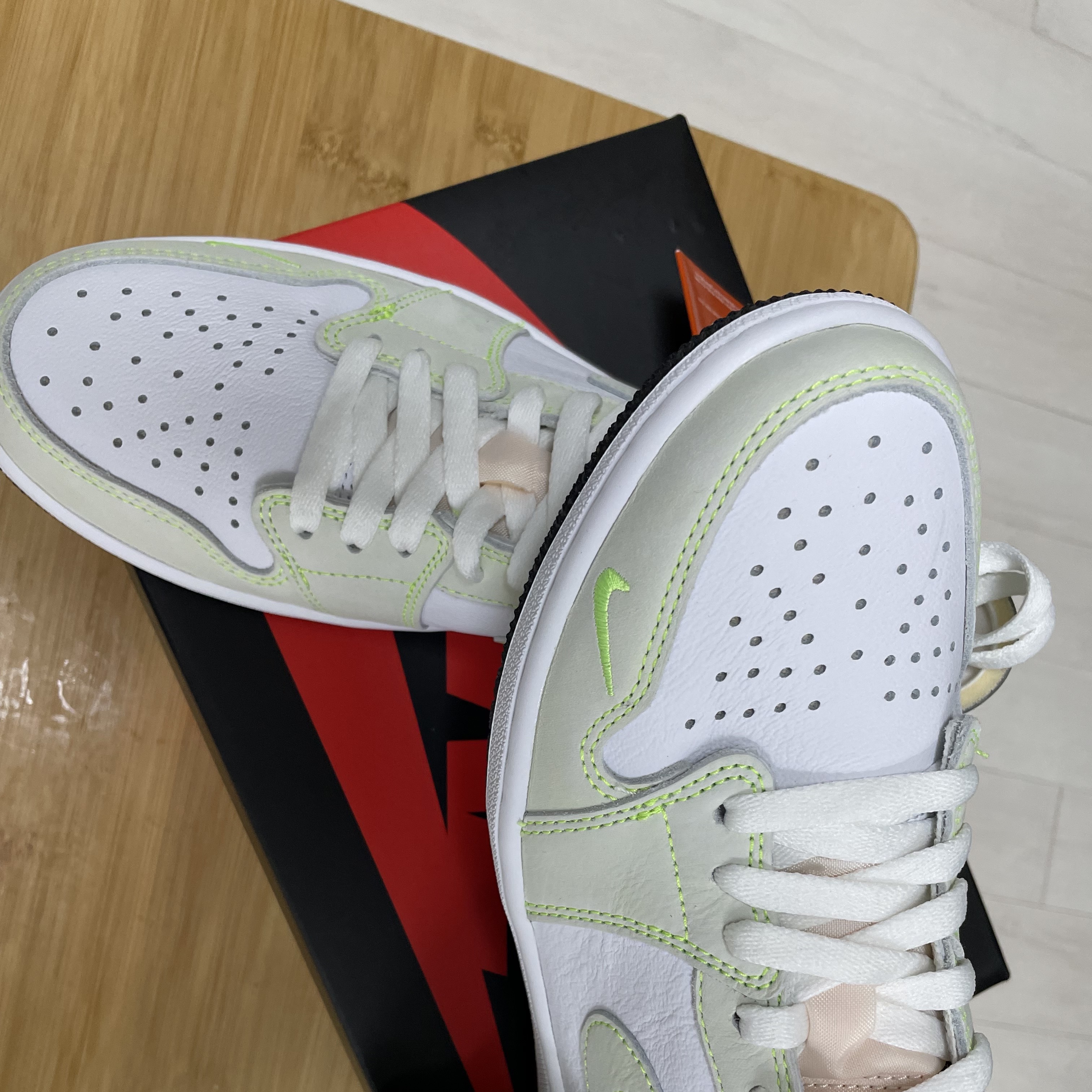 Jordan 1 Low OG Ghost Green 착용 스타일
