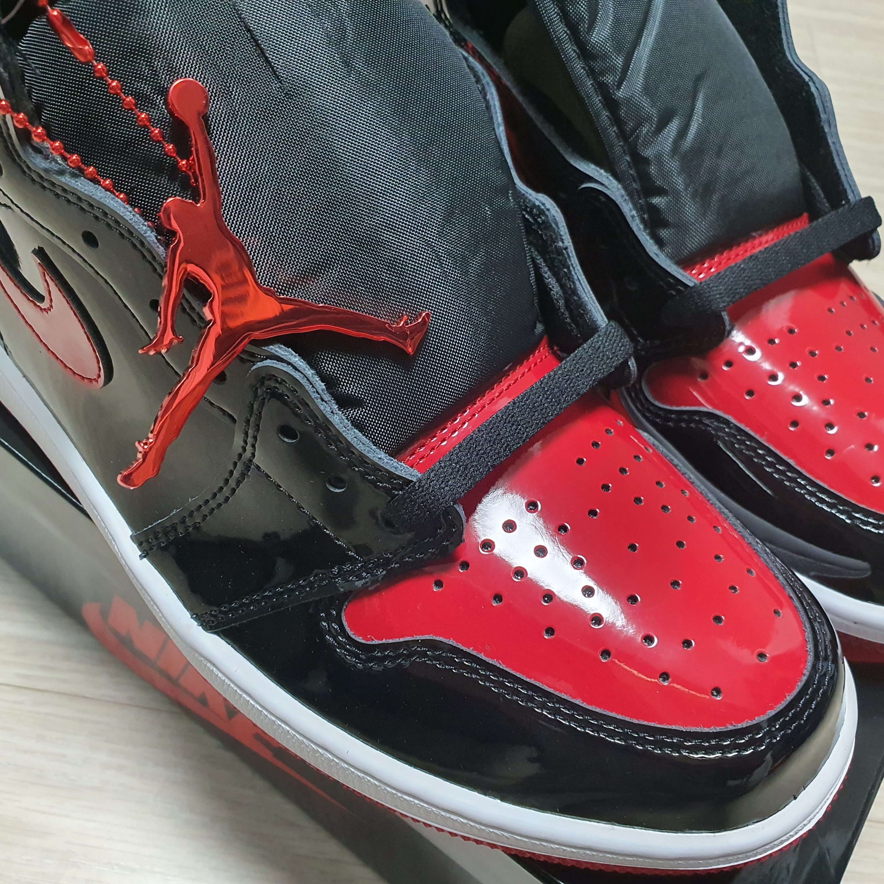 Jordan 1 Retro High OG Patent Bred 착용 스타일 - 2