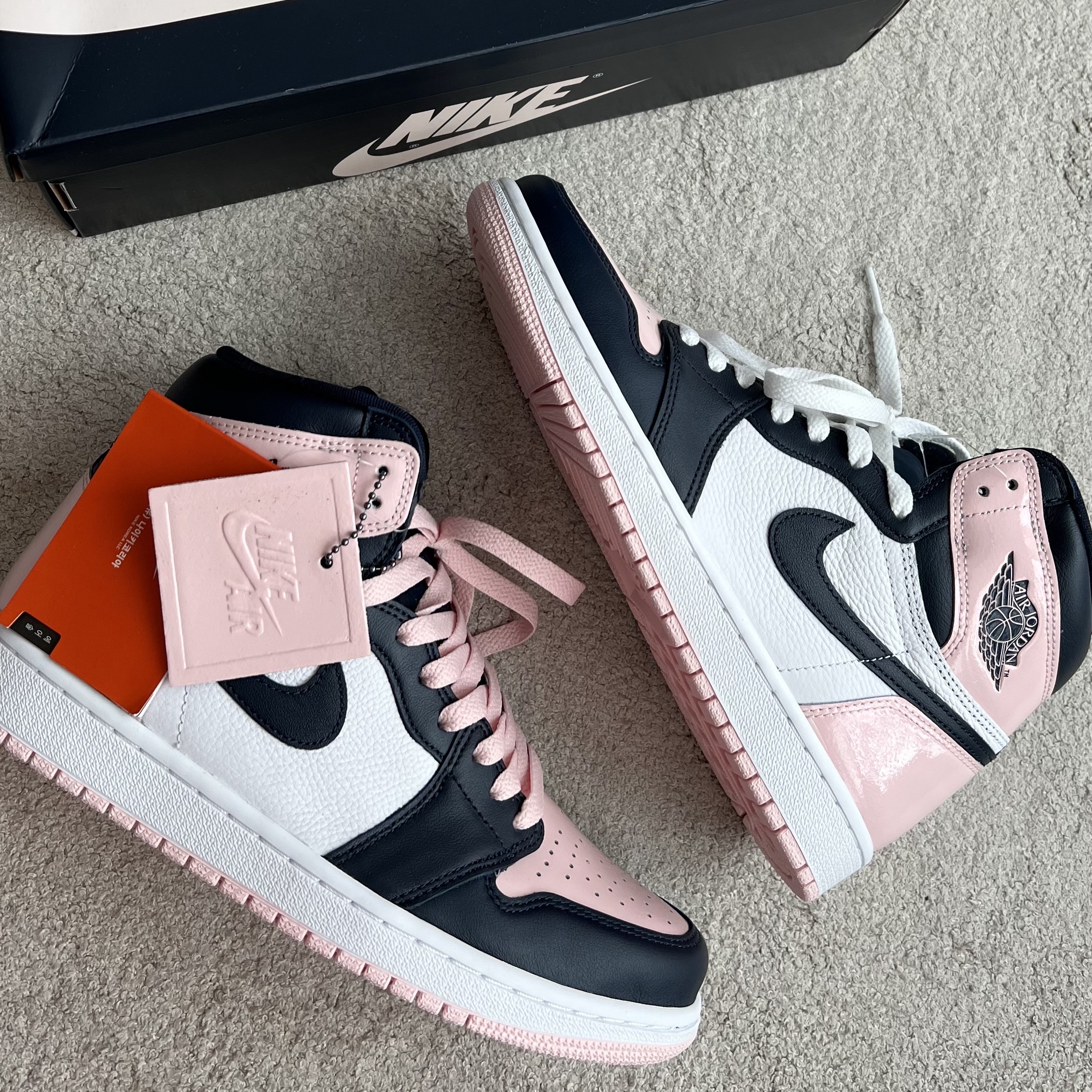 (W) Jordan 1 Retro High OG Atmosphere 착용 스타일 - 1