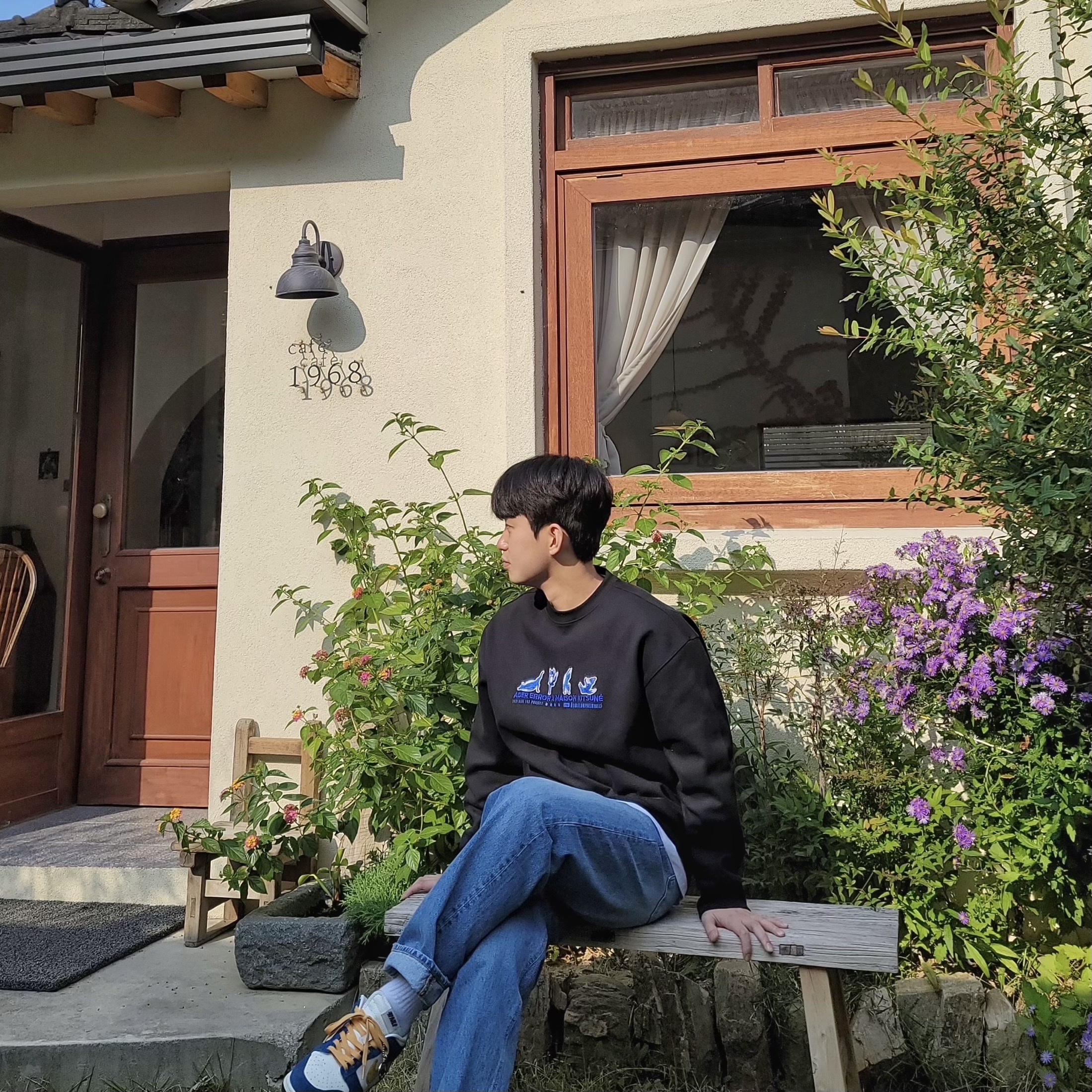Nike x Kasina Dunk Low 80's Bus, Maison Kitsune x Ader Error Yoga Blue Fox Sweatshirt Black 착용 스타일