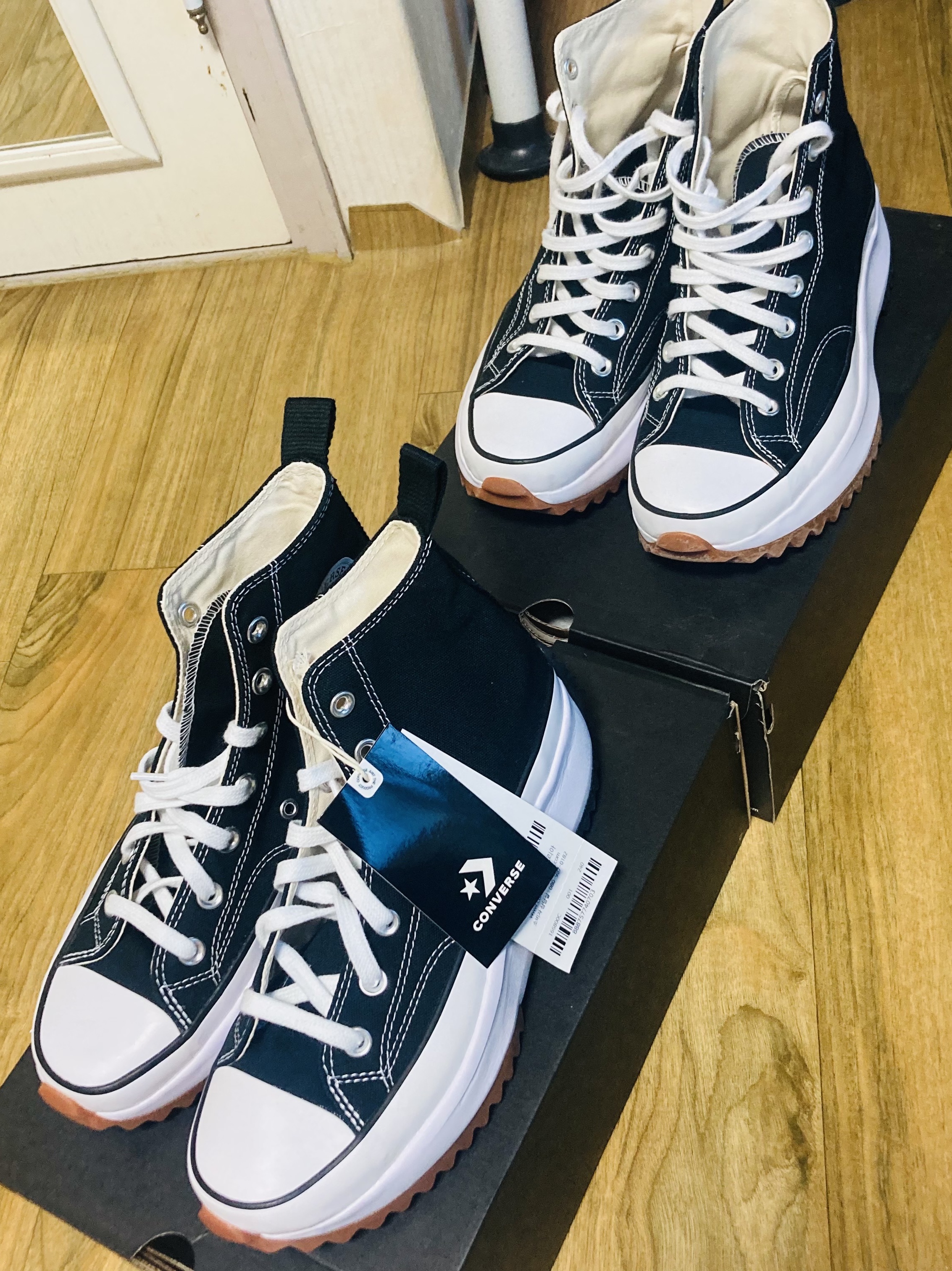 Converse Run Star Hike Hi Black White Gum 착용 스타일 - 5