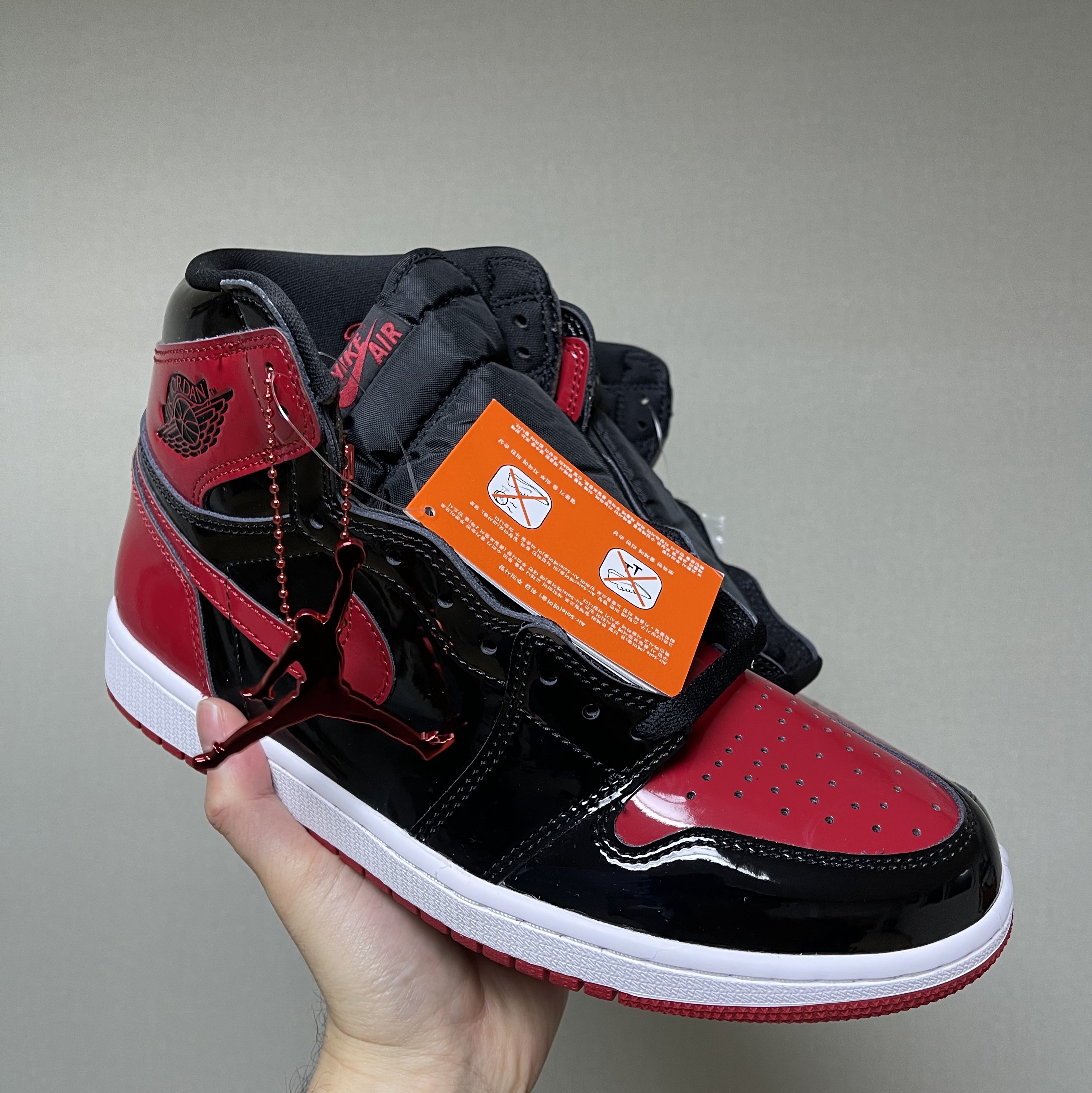 Jordan 1 Retro High OG Patent Bred 착용 스타일 - 3