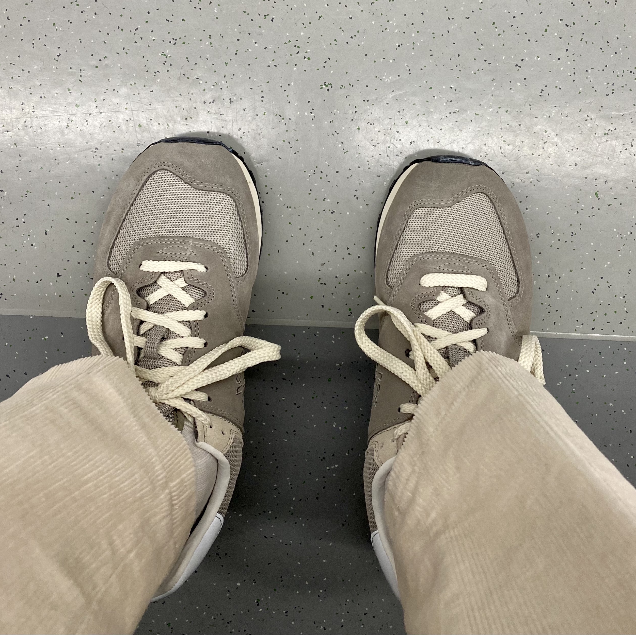 New Balance 574 Grey Day 착용 스타일