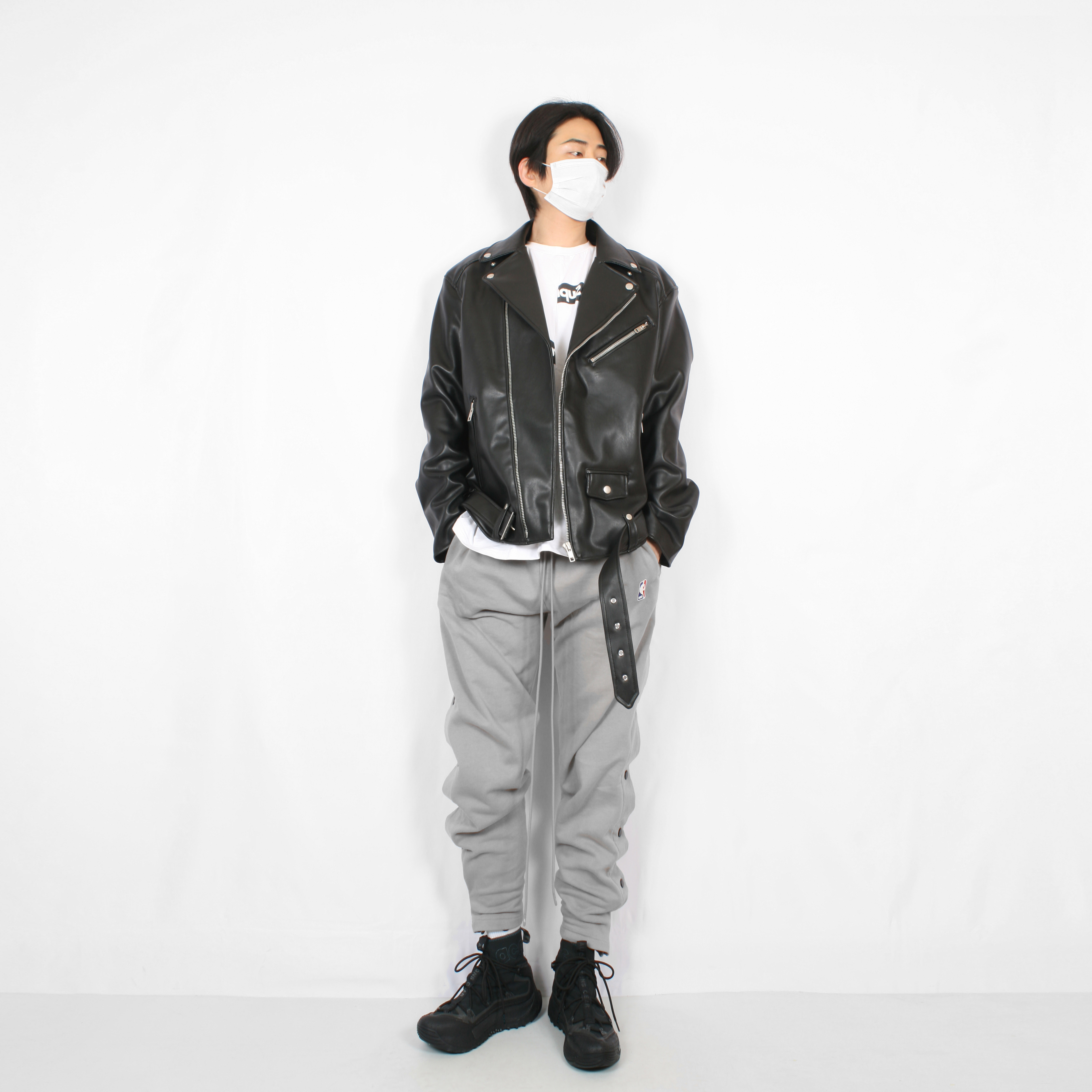 Nike x Fear of God Warm Up Pants Dust, Supreme x Comme des Garcons Shirt Split Box Logo T-Shirt White - 18FW 착용 스타일 - 2