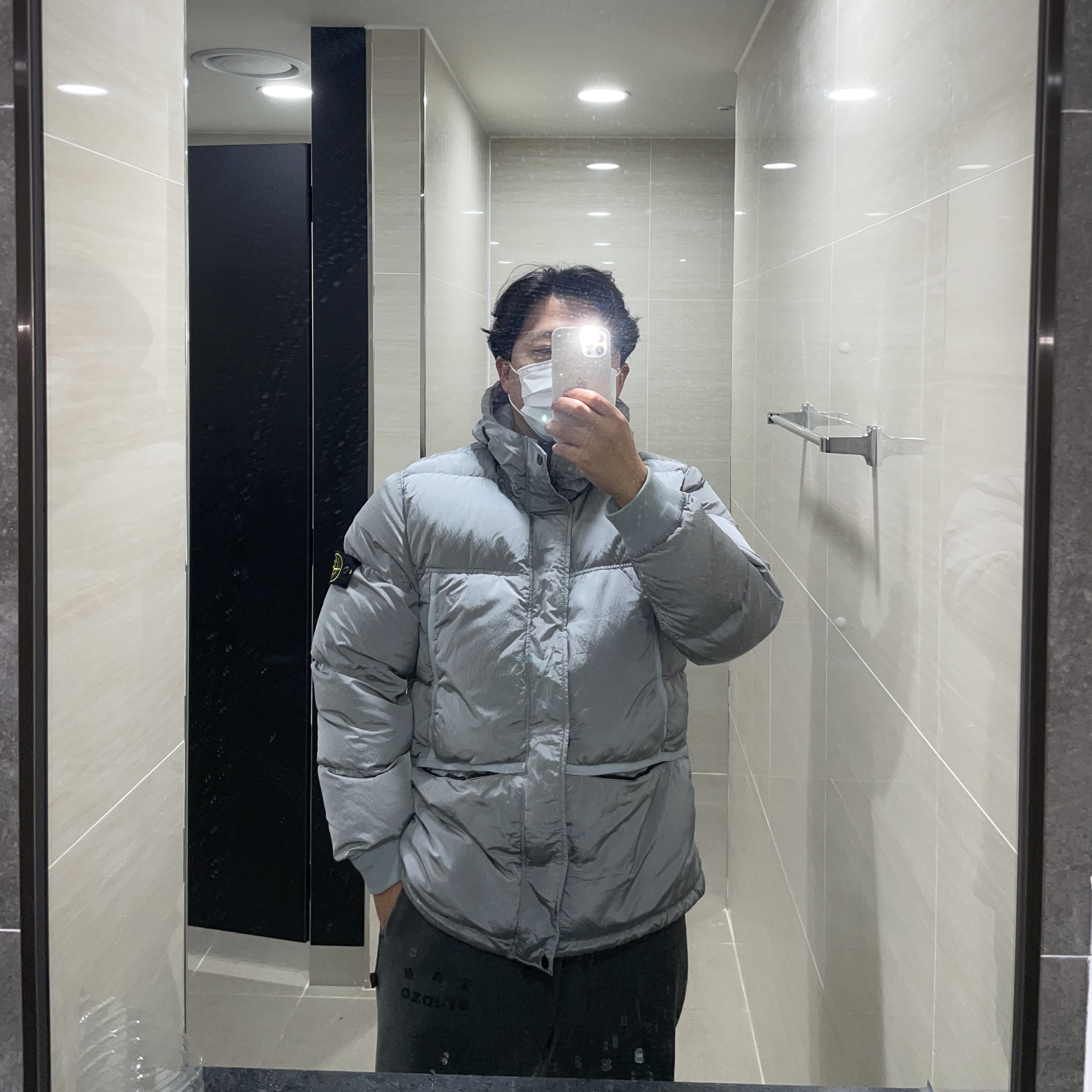 Stone Island 44508 Nylon Metal Down-TC Jacket Light Grey - 21FW, IAB Studio Blocked Pigment Sweatpants Black 착용 스타일