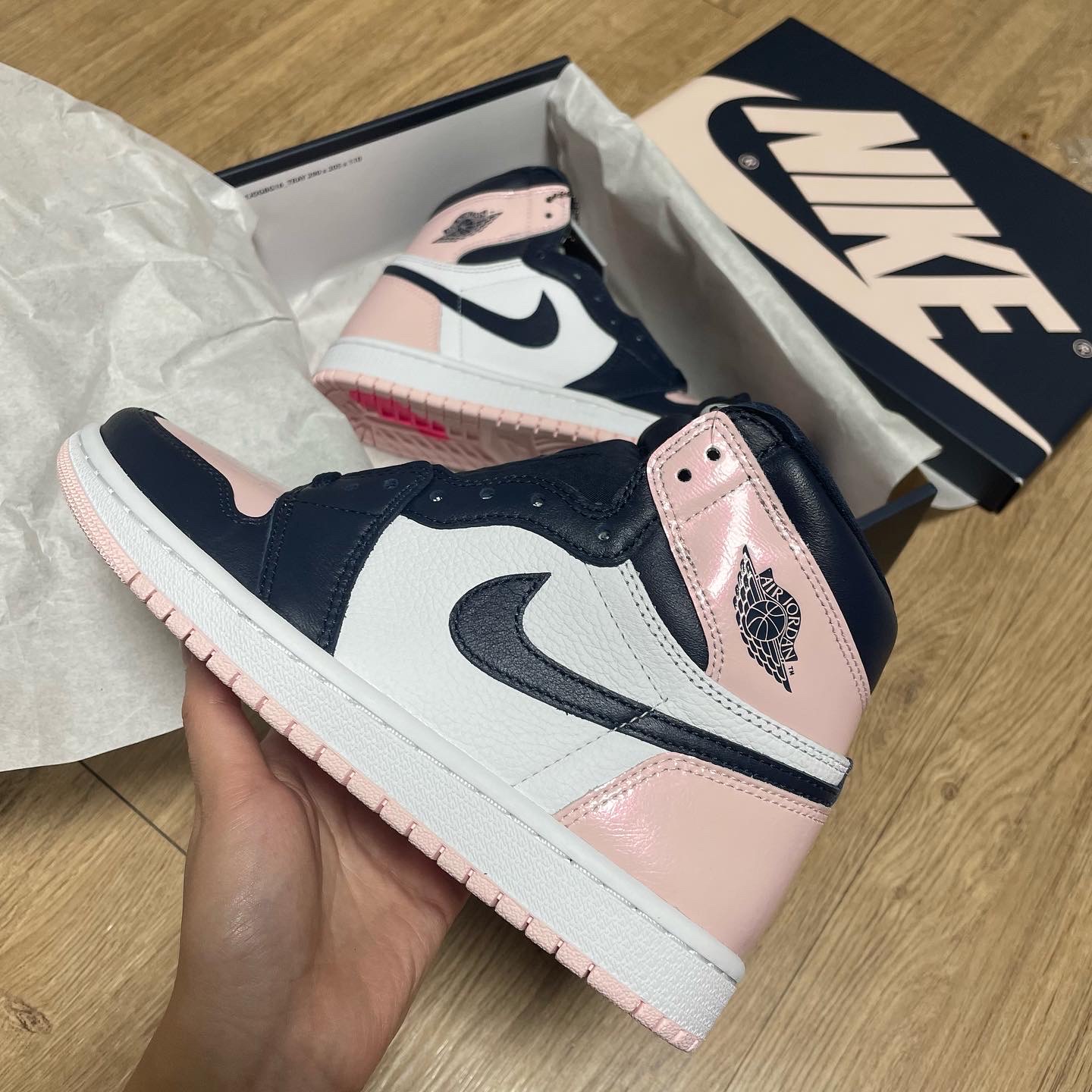 (W) Jordan 1 Retro High OG Atmosphere 착용 스타일 - 2