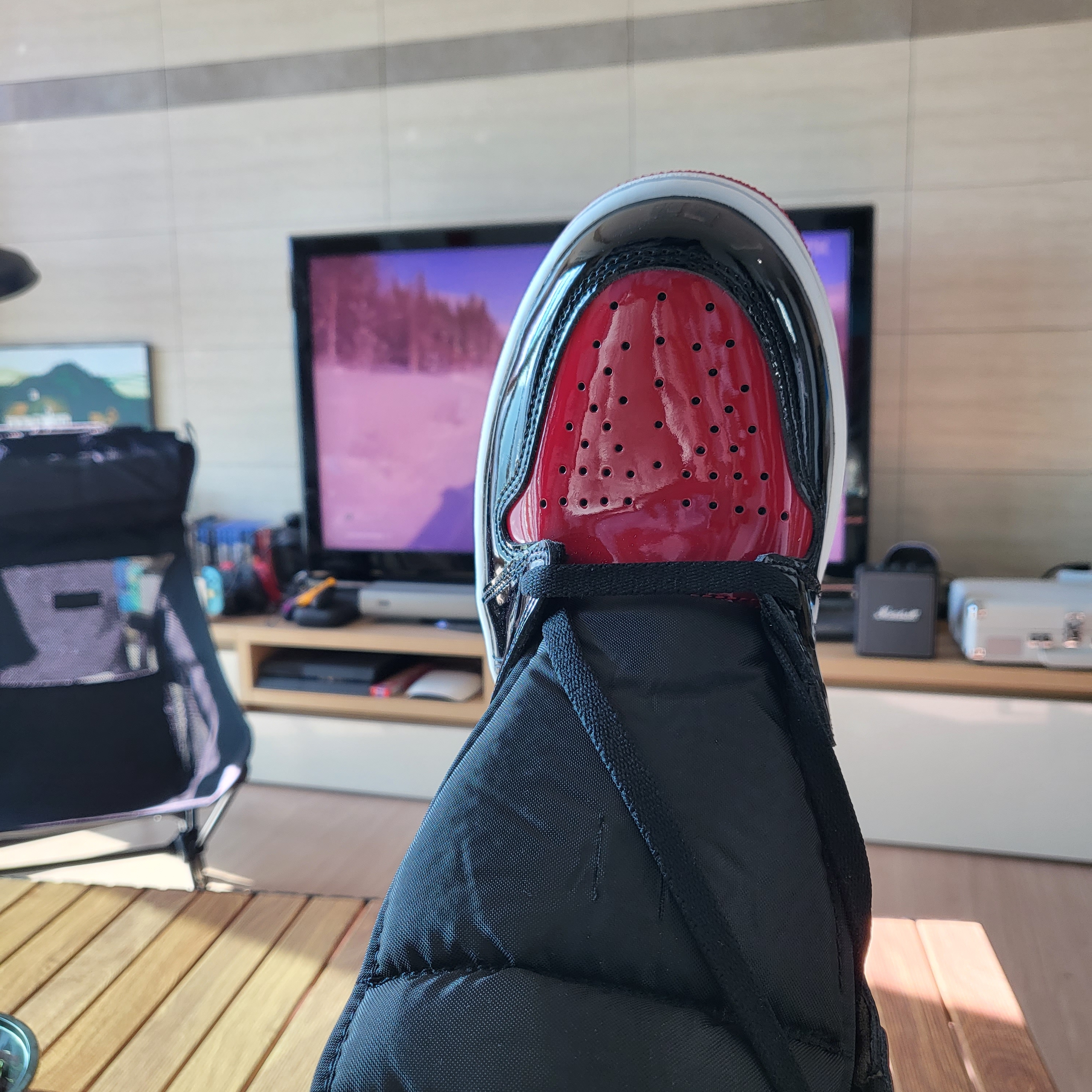 Jordan 1 Retro High OG Patent Bred 착용 스타일 - 3