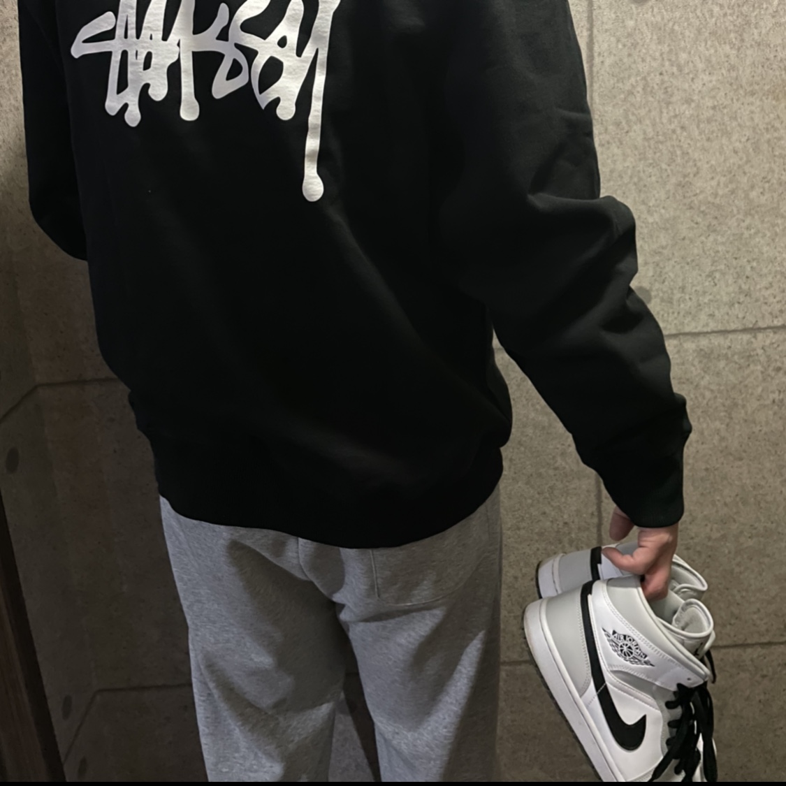 Stussy Basic Stussy Hoodie Black 2021, (W) Jordan 1 Mid Grey Fog 착용 스타일
