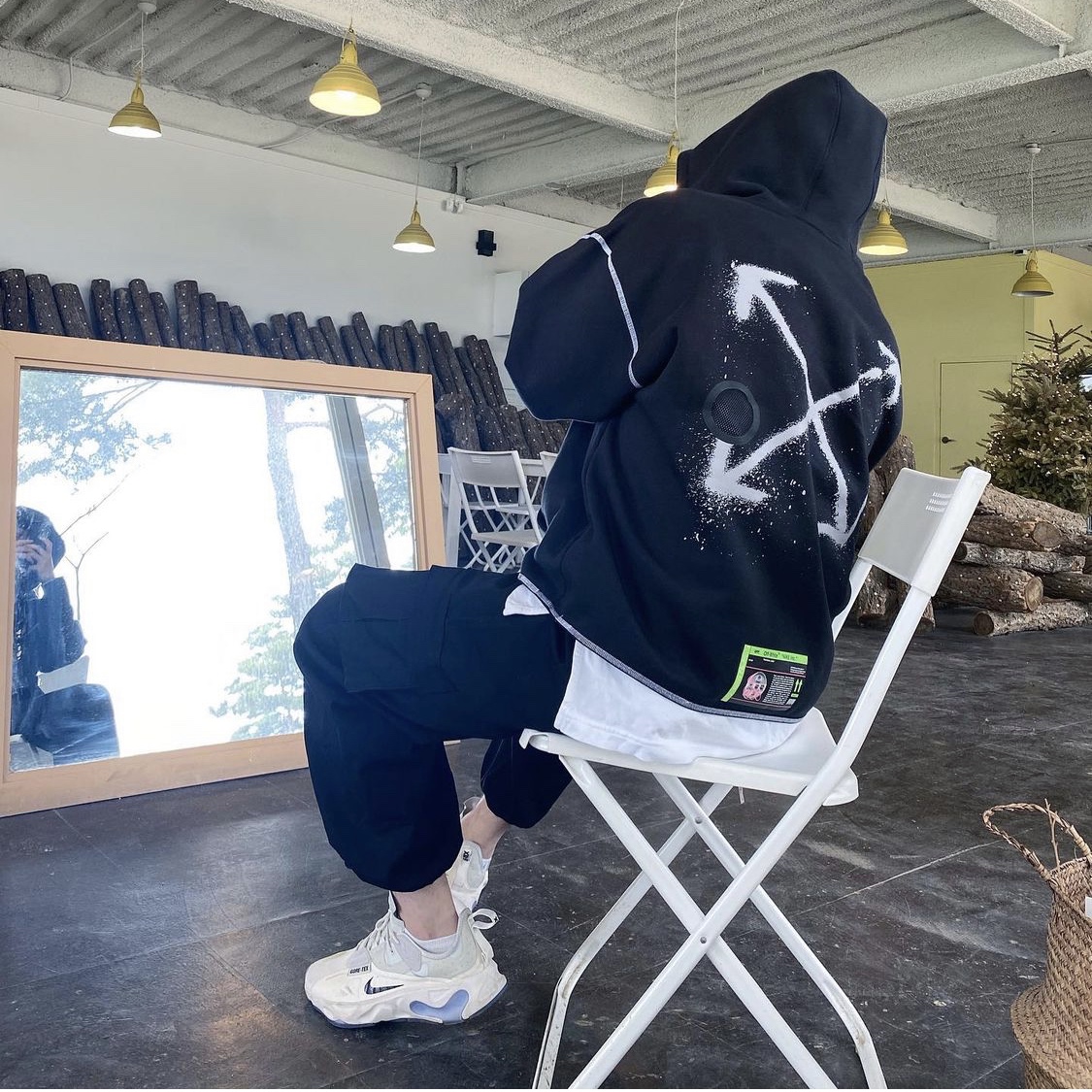 Nike x Off-White NRG RU Hoodie, Nike React Type N.354 Gore-Tex Cream 착용 스타일